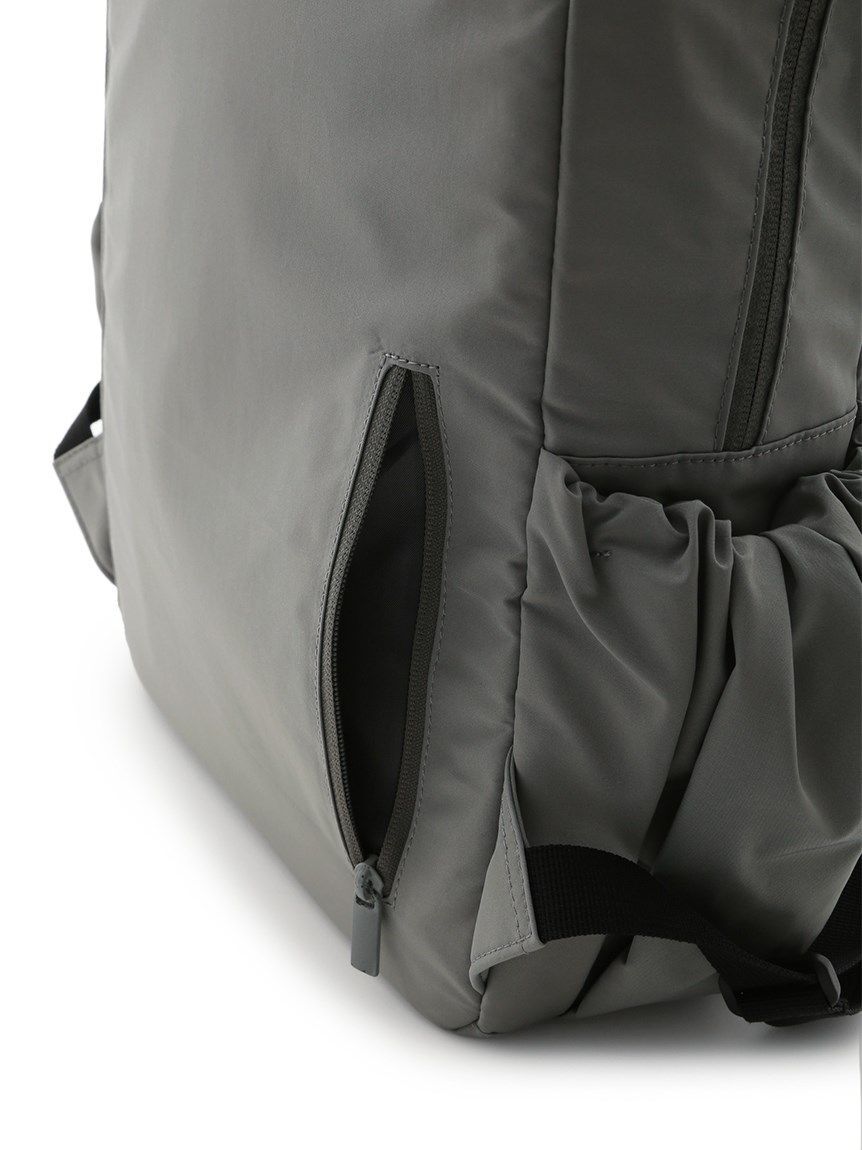 emmi atelier「【ONLINE限定カラー】eco 撥水ギャザーボディーバックパック」|リュック|