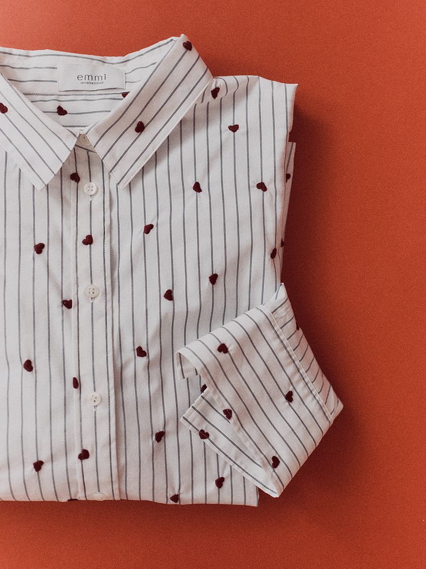 emmi atelier「【HEART】 ハート刺繍ベーシックシャツ」|シャツ・ブラウス|WHT