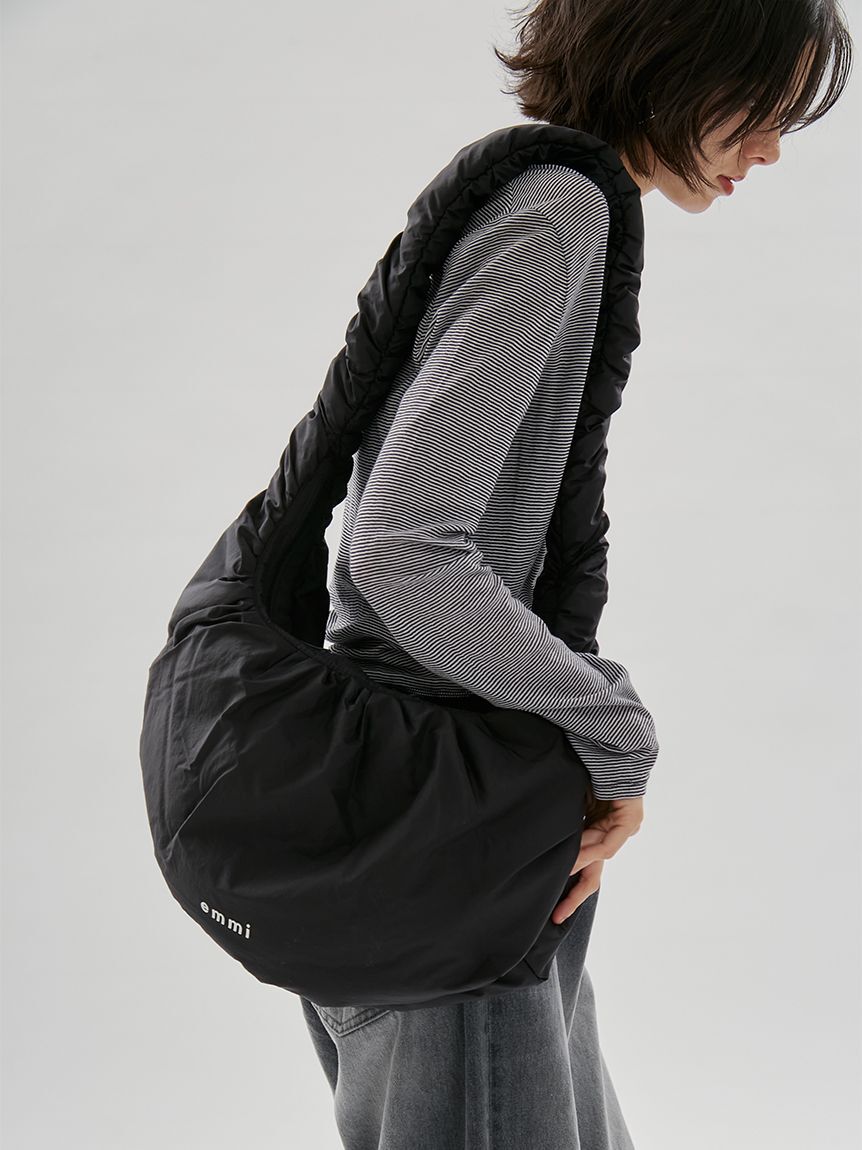 emmi atelier「ギャザーディテールショルダーバッグ/撥水」|ショルダー・メッセンジャー|
