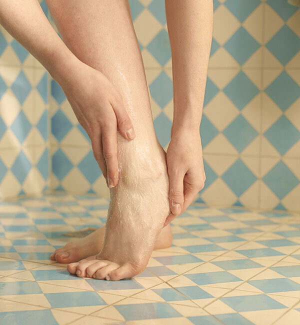 THE BODY SHOP「PP フットスクラブ 100mL（香り：ペパーミント）」|フットケア|