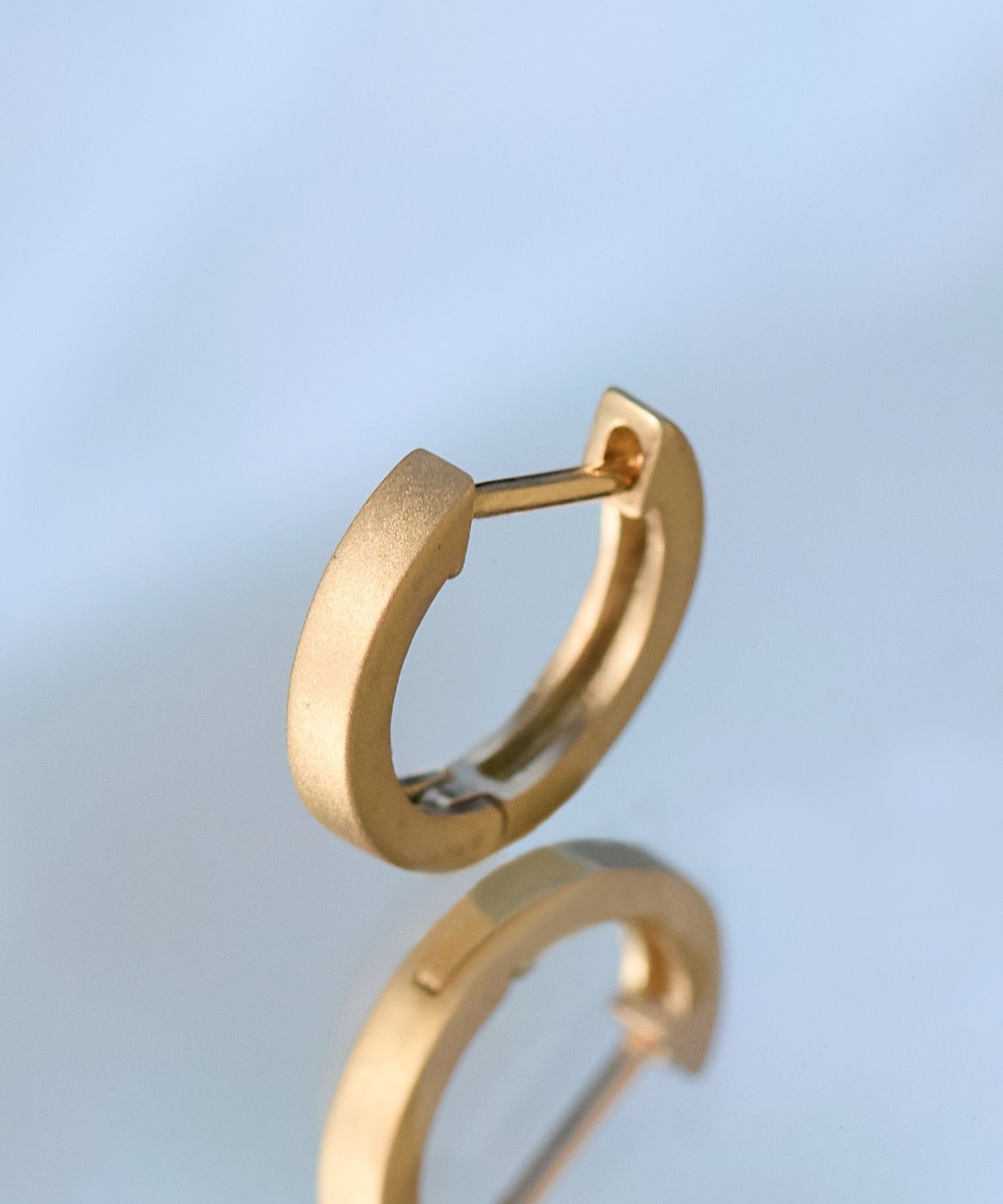 JUPITER「【シリーズ累計販売 2000点突破！】【K10】ストレートフープピアス/片耳/ ユニセックス/マットゴールド」|ピアス|