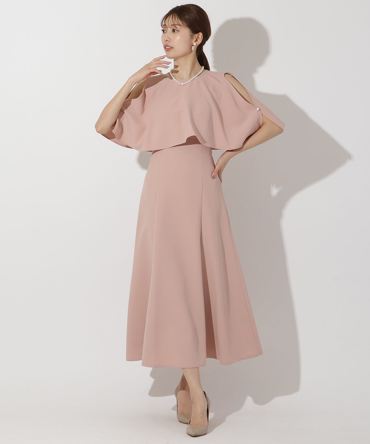 アンドクチュール「ケープレイヤードクルーネックドレス」|ドレス|