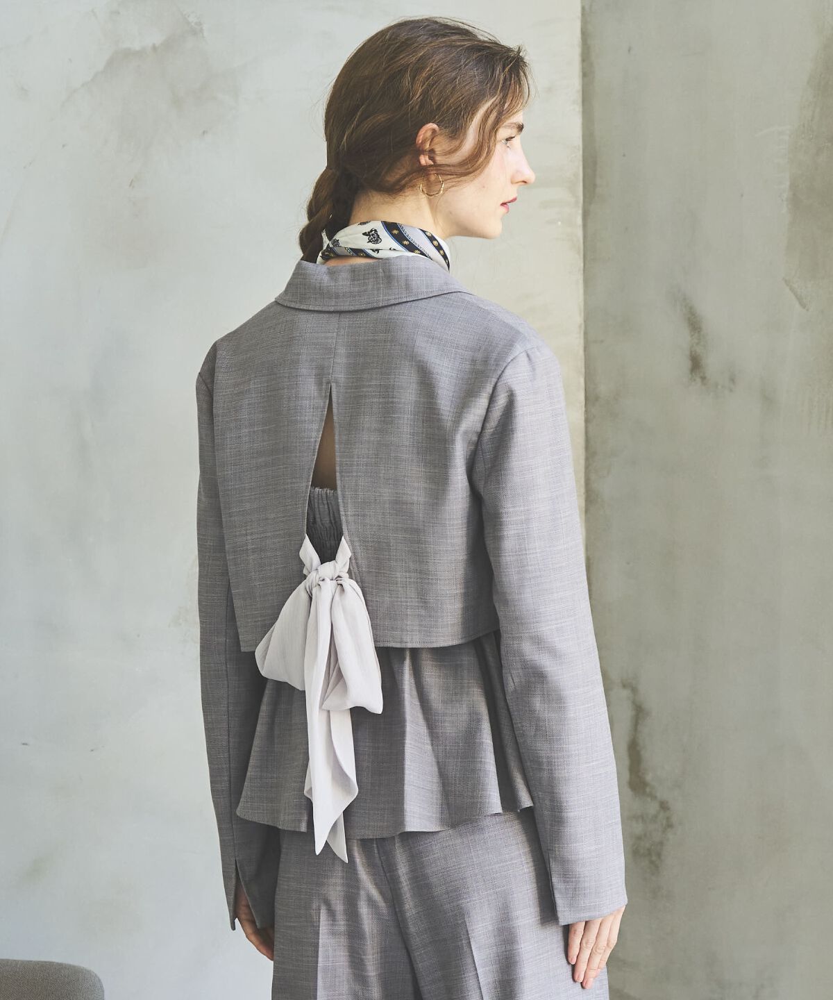 アンドクチュール「シャンブレーバックリボンショートジャケット」|テーラードジャケット|