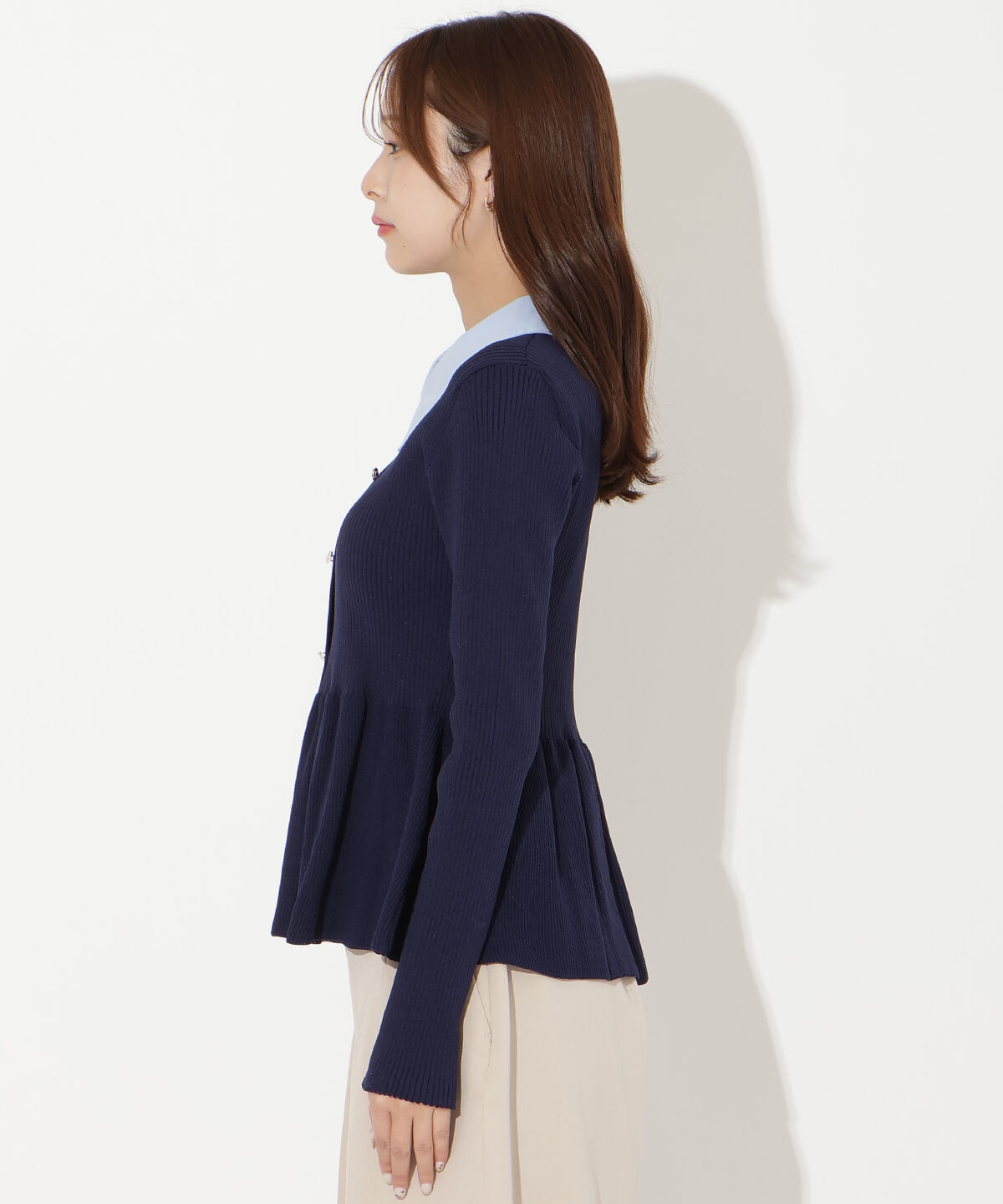 アンドクチュール「シャツ襟付きペプラムニットプルオーバー」|ニット・セーター|