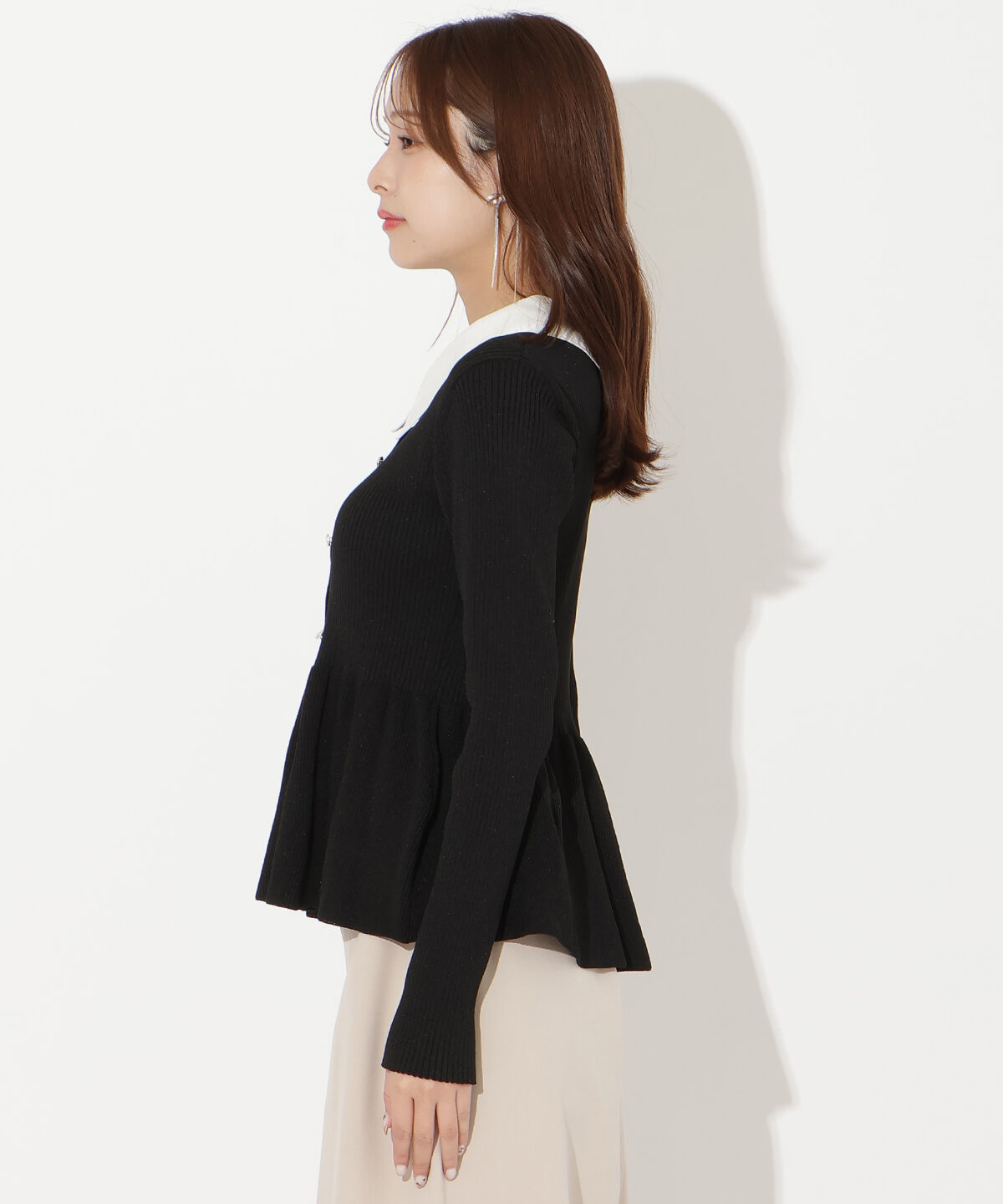 アンドクチュール「シャツ襟付きペプラムニットプルオーバー」|ニット・セーター|