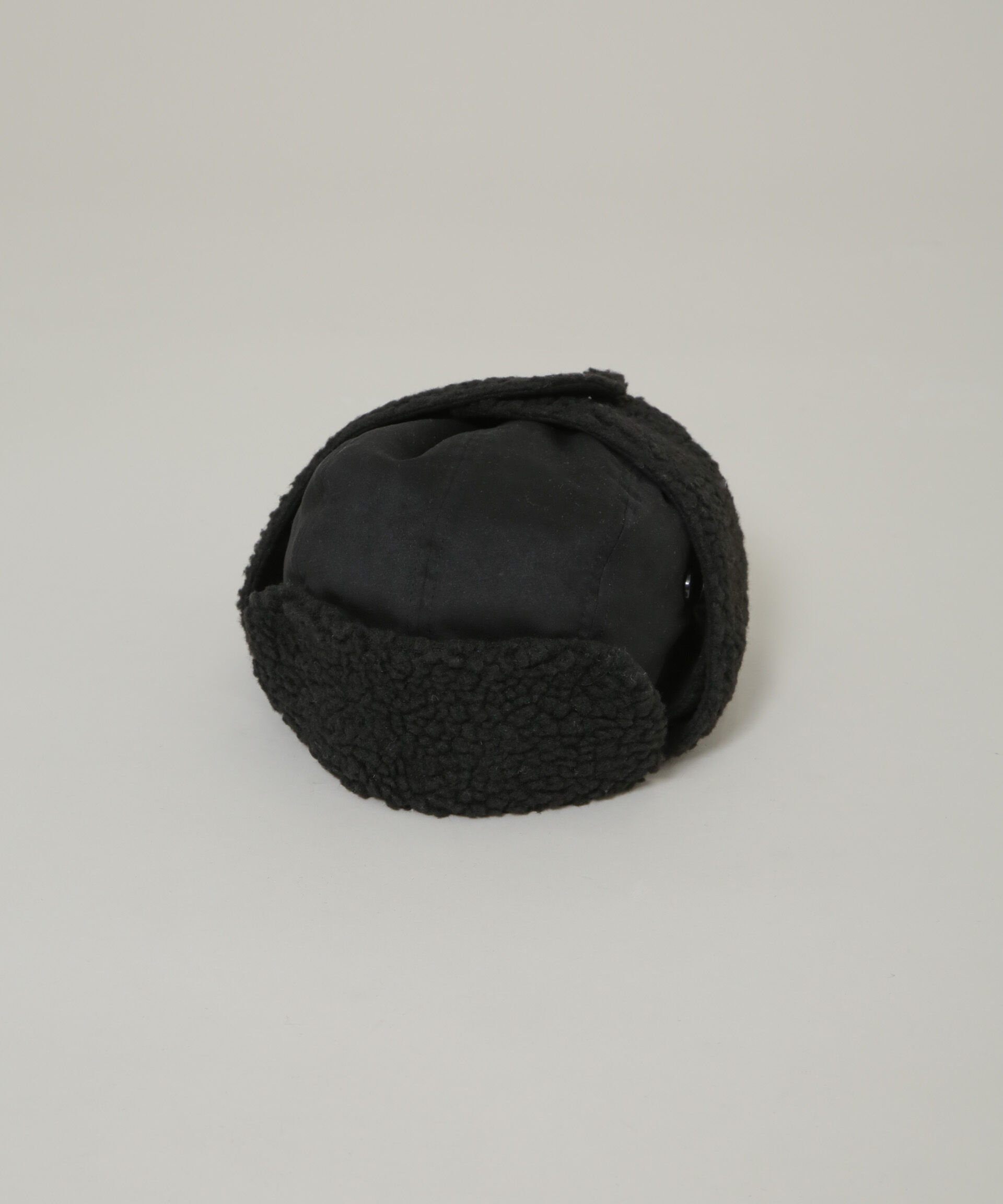 nano･universe「NEW ERA(R)/NEWERA 別注 SUEDE TRAPPER」|キャップ・キャスケット|ブラック