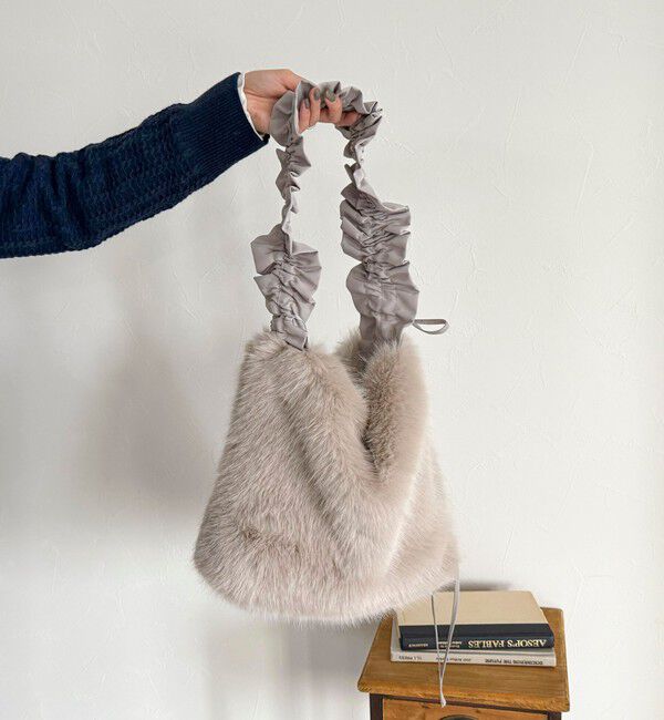 fredy emue「ギャザーハンドルエコファーショルダーバッグ」|ショルダー・メッセンジャー|