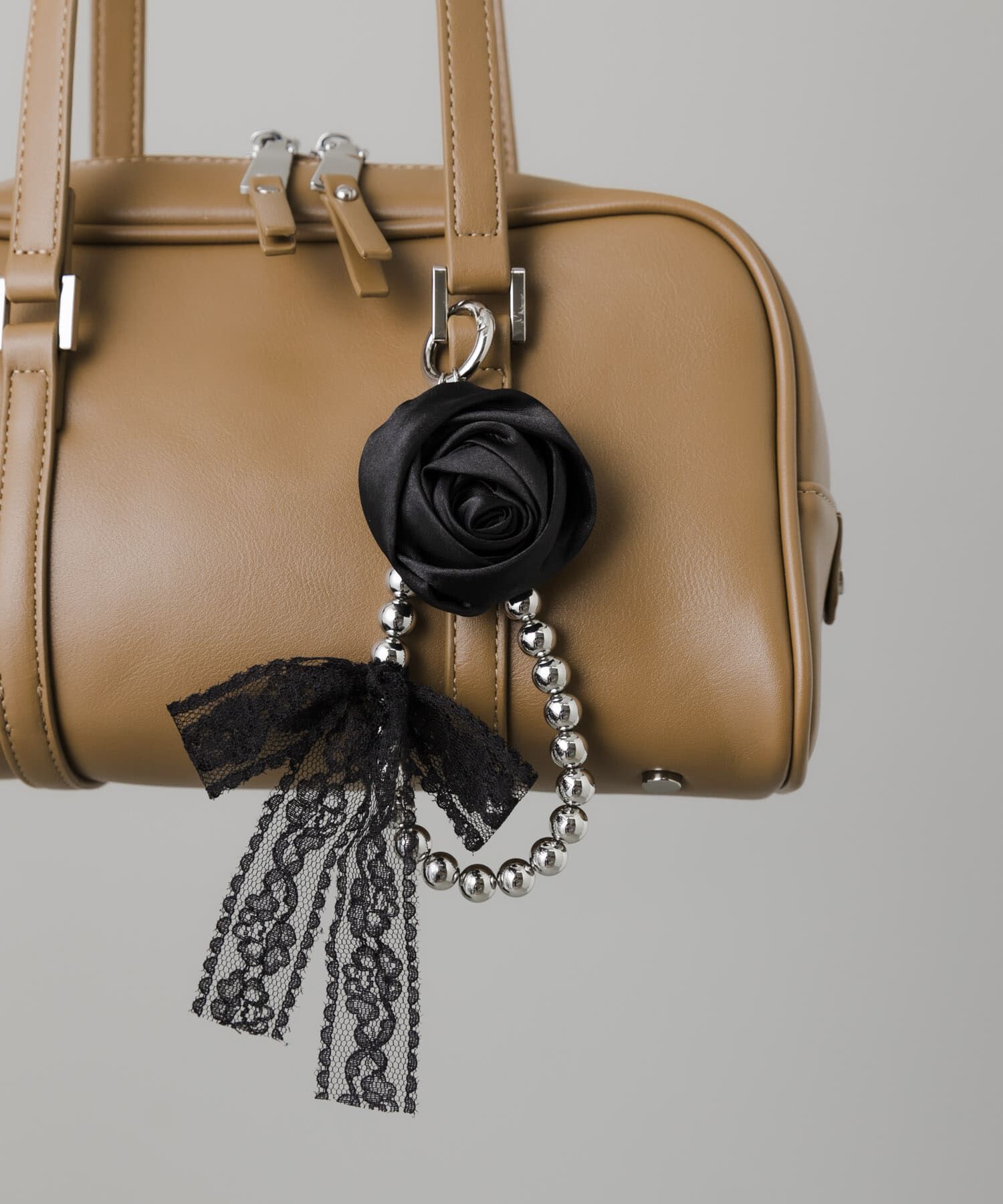 SMELLY「ローズレースリボンストラップ」|チャーム・キーホルダー|シルバー系その他