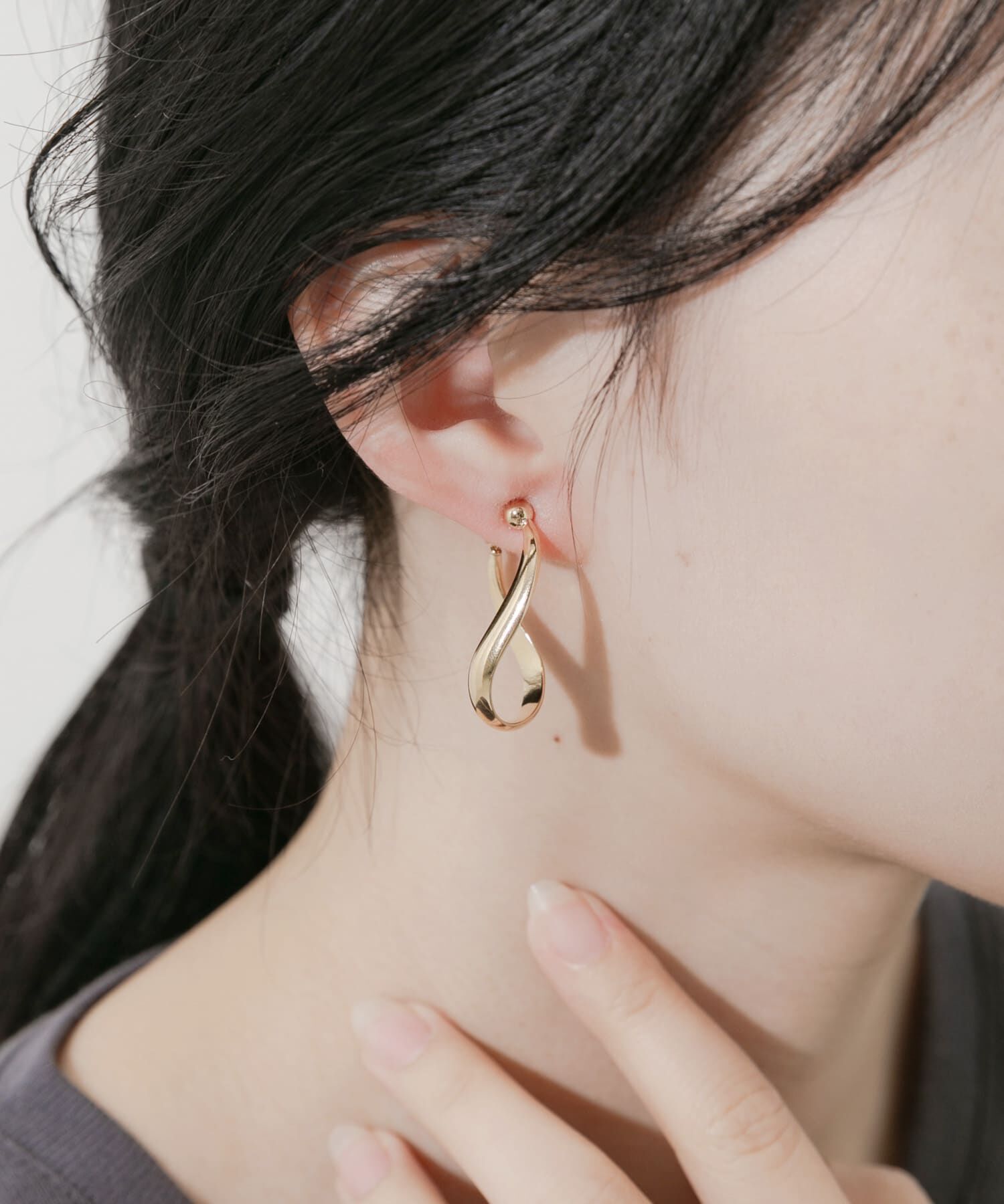 SMELLY「メタルツイストフープイヤリング」|イヤリング|ゴールド