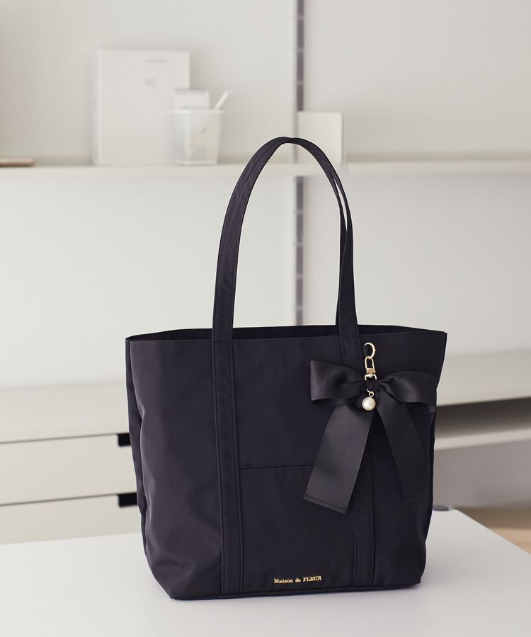 Maison de FLEUR「リボンチャーム付きマルチポケットトートバッグ」|トートバッグ|ブラック