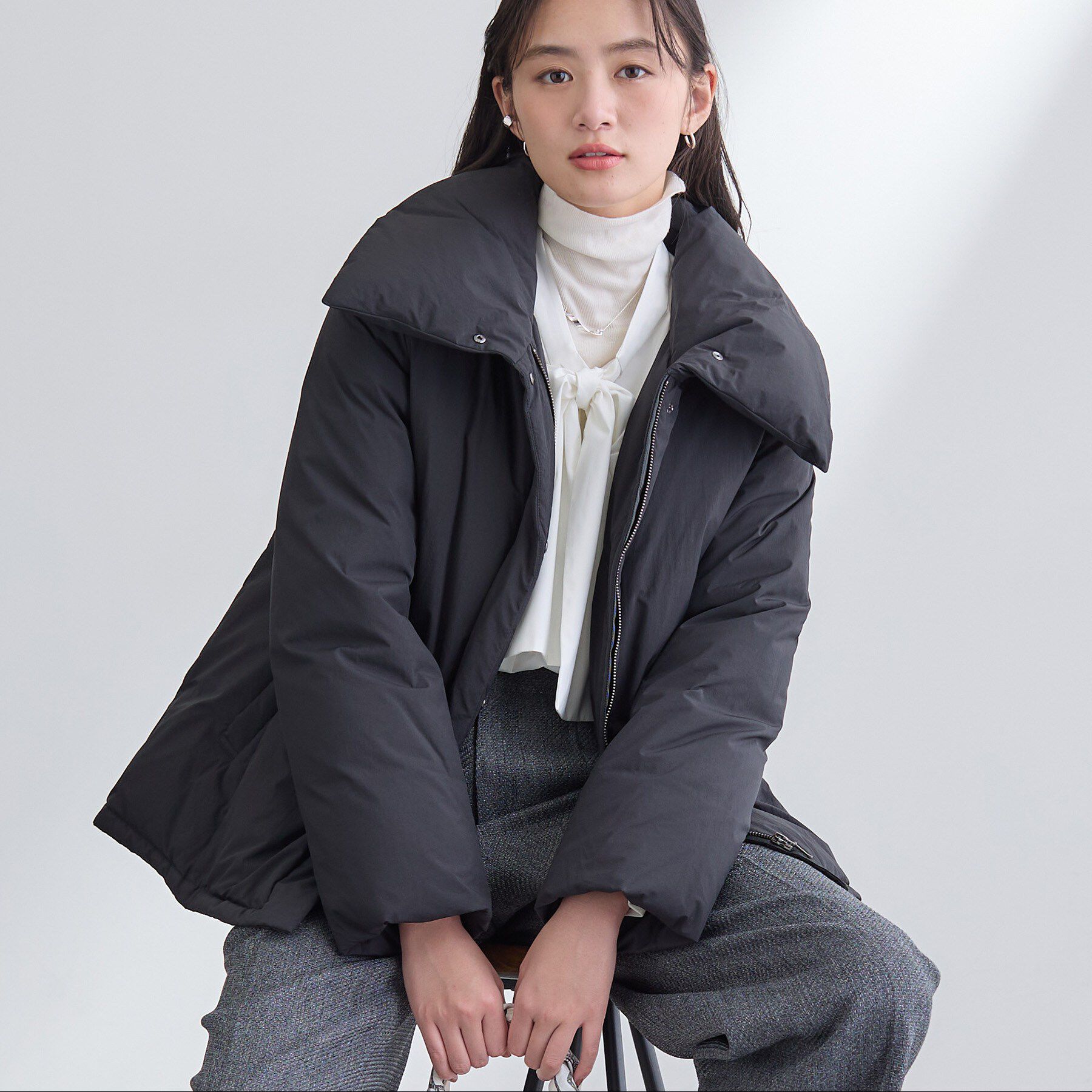 INDIVI「【撥水／洗える／デザイン衿】ステッチレス ショートダウンコート」|ダウン|ブラック(019)