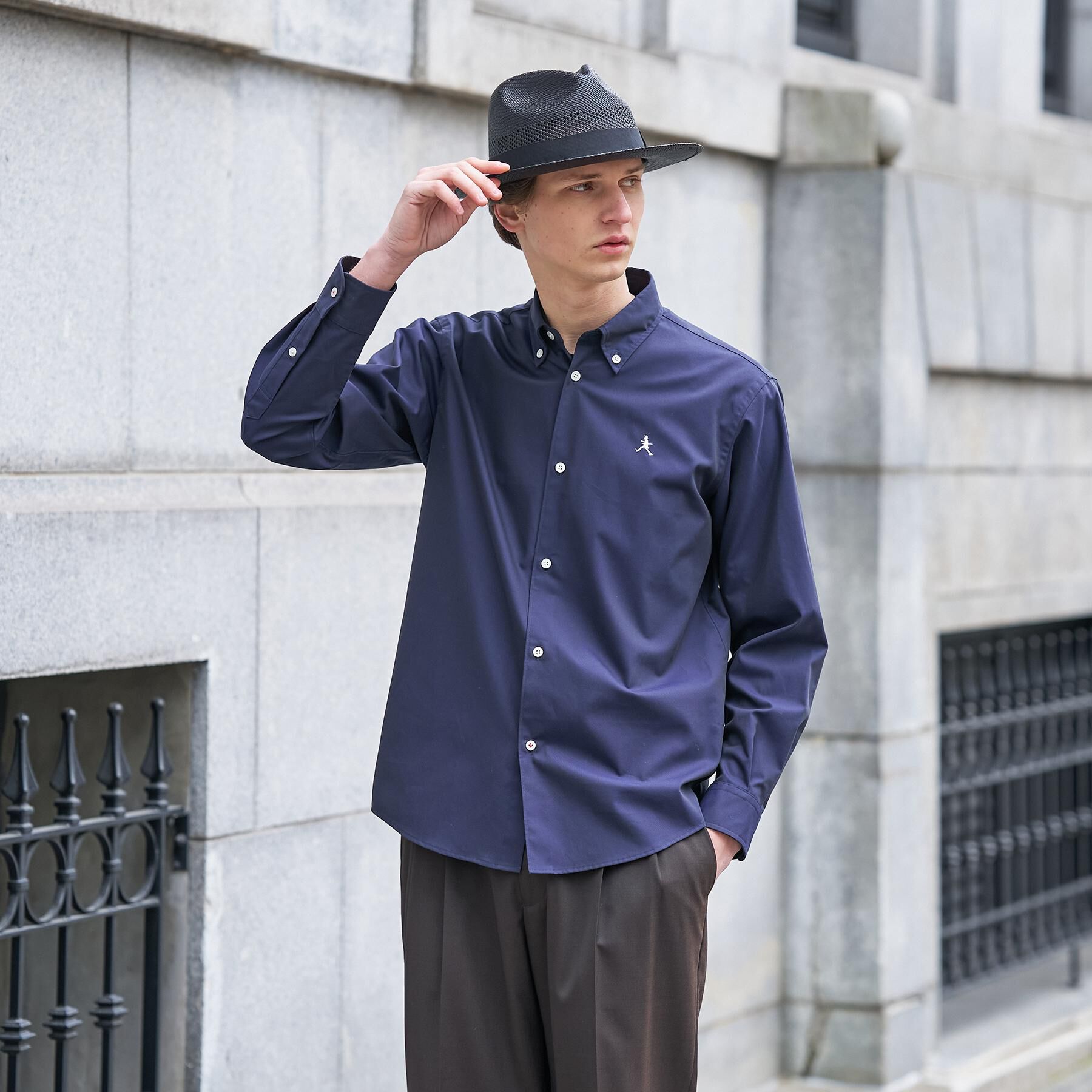 TAKEO KIKUCHI「【BOWLER HAT LABEL】ボーラーハットウォーカー刺繍 ボタンダウンシャツ」|シャツ・ブラウス|