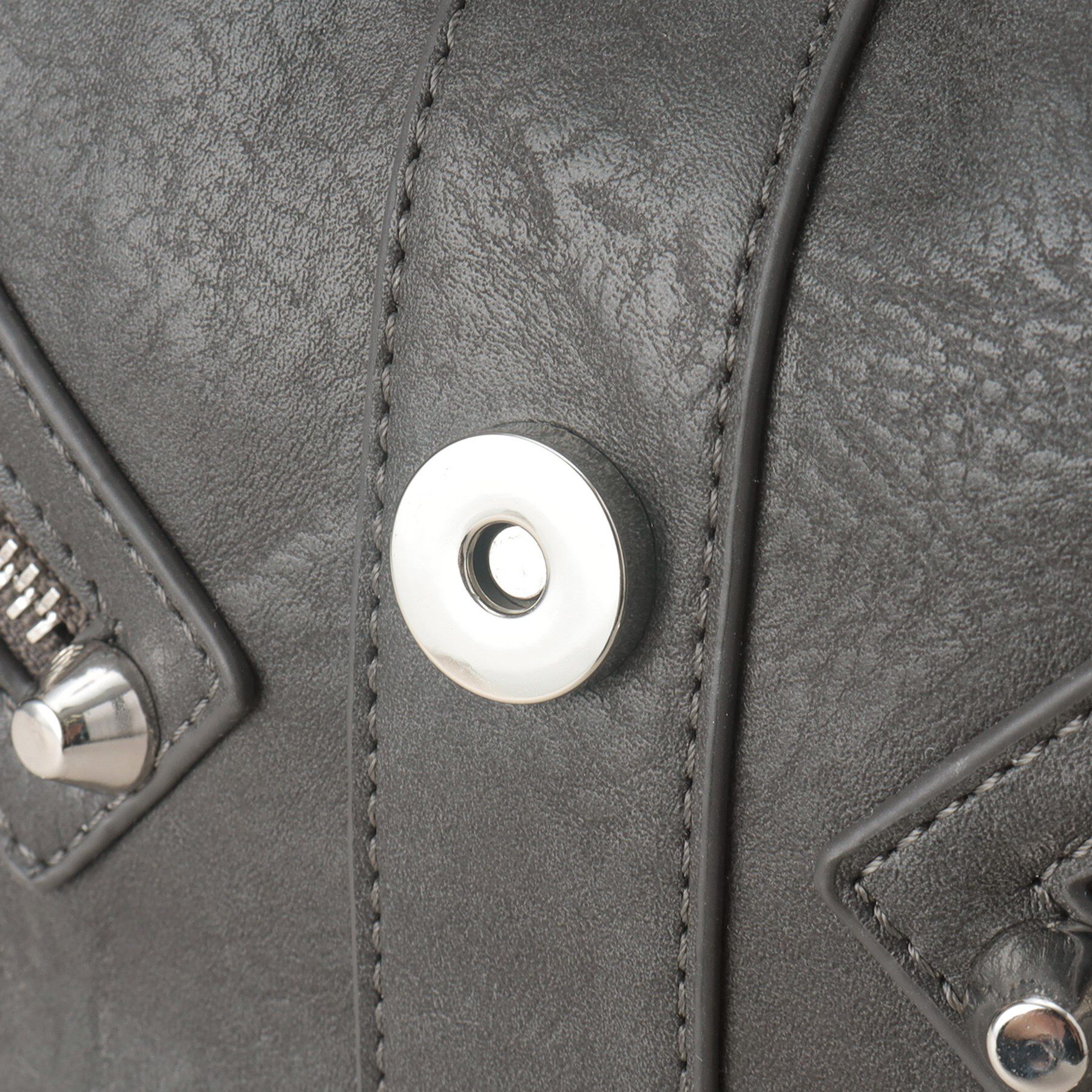 tk.TAKEO KIKUCHI「【FANCYシリーズ】スタッズクレセントショルダーバッグ」|ショルダー・メッセンジャー|