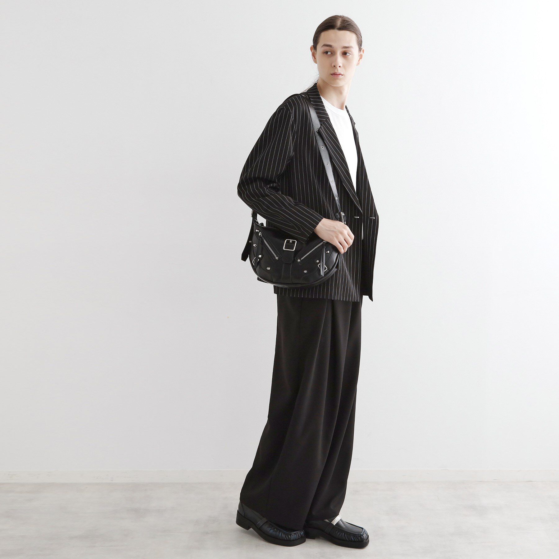 tk.TAKEO KIKUCHI「【FANCYシリーズ】スタッズクレセントショルダーバッグ」|ショルダー・メッセンジャー|