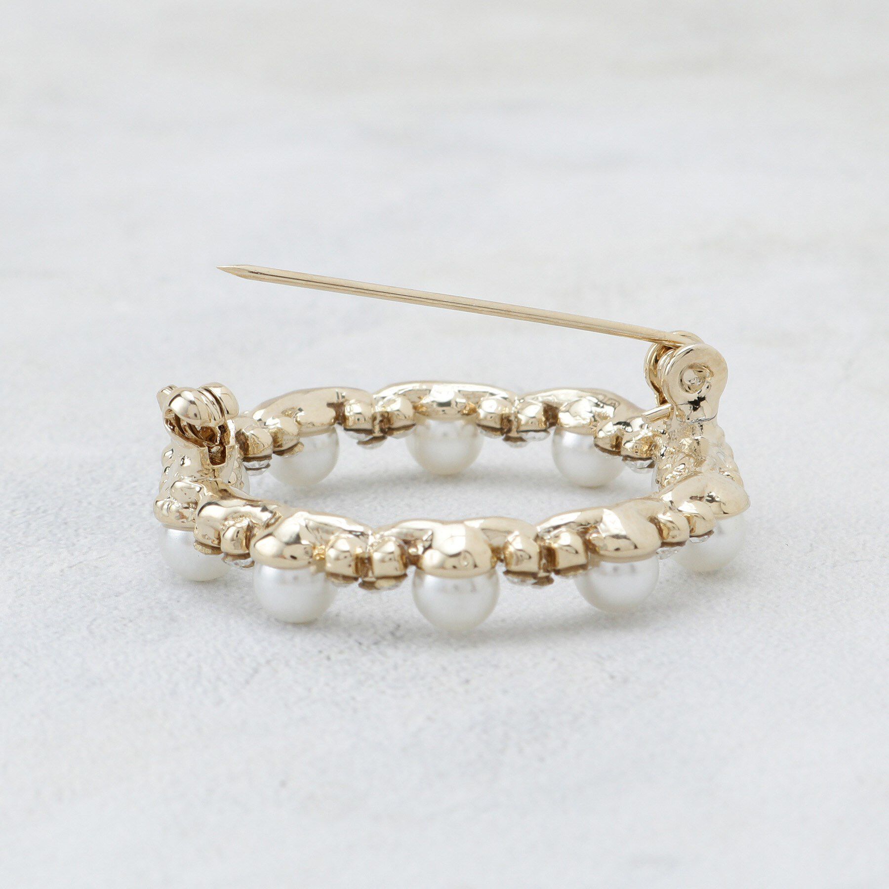 OPAQUE.CLIP「フェイクパール／ビジューサークルブローチ」|ブローチ・コサージュ|