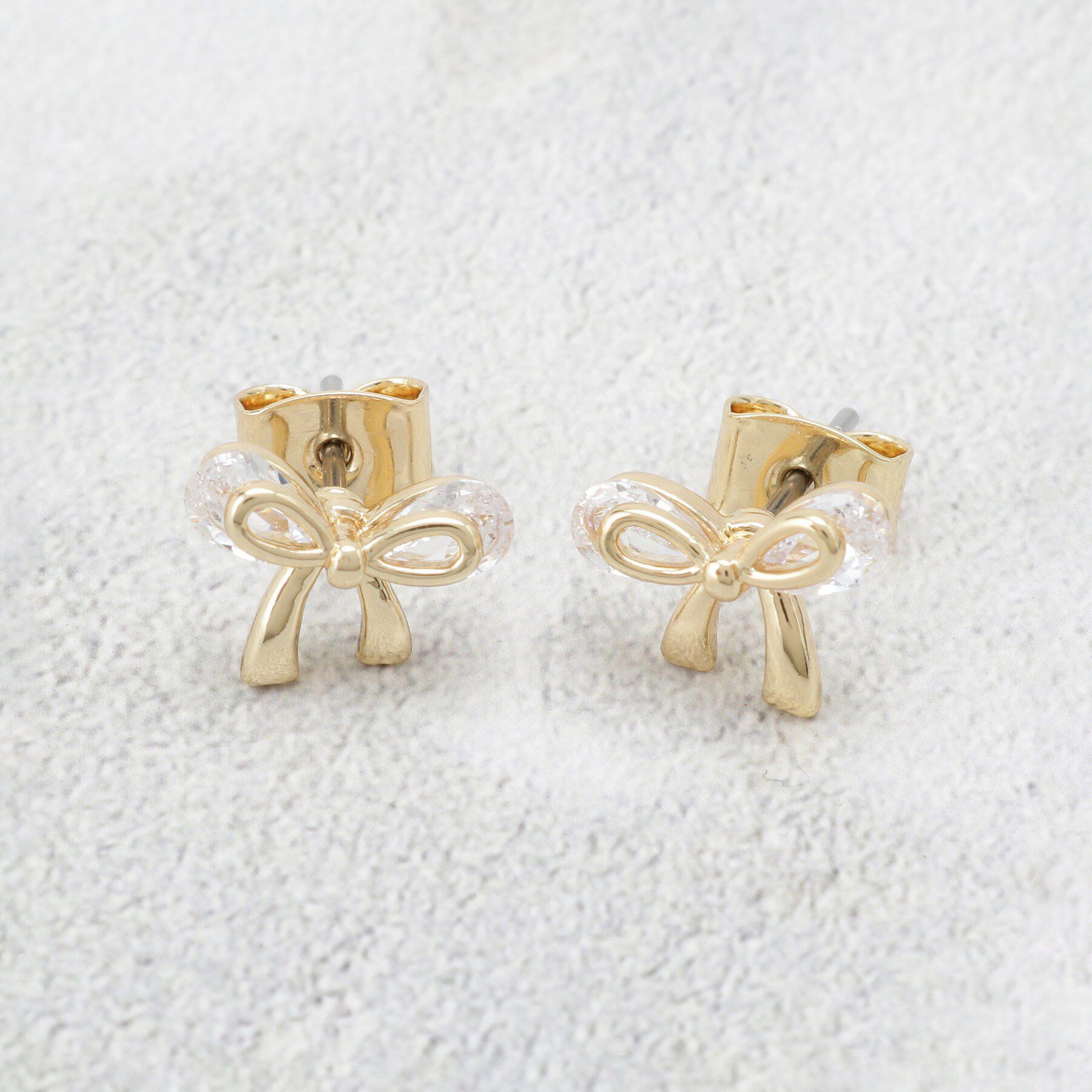 OPAQUE.CLIP「ビジュー&times;メタルリボンミニピアス」|ピアス|