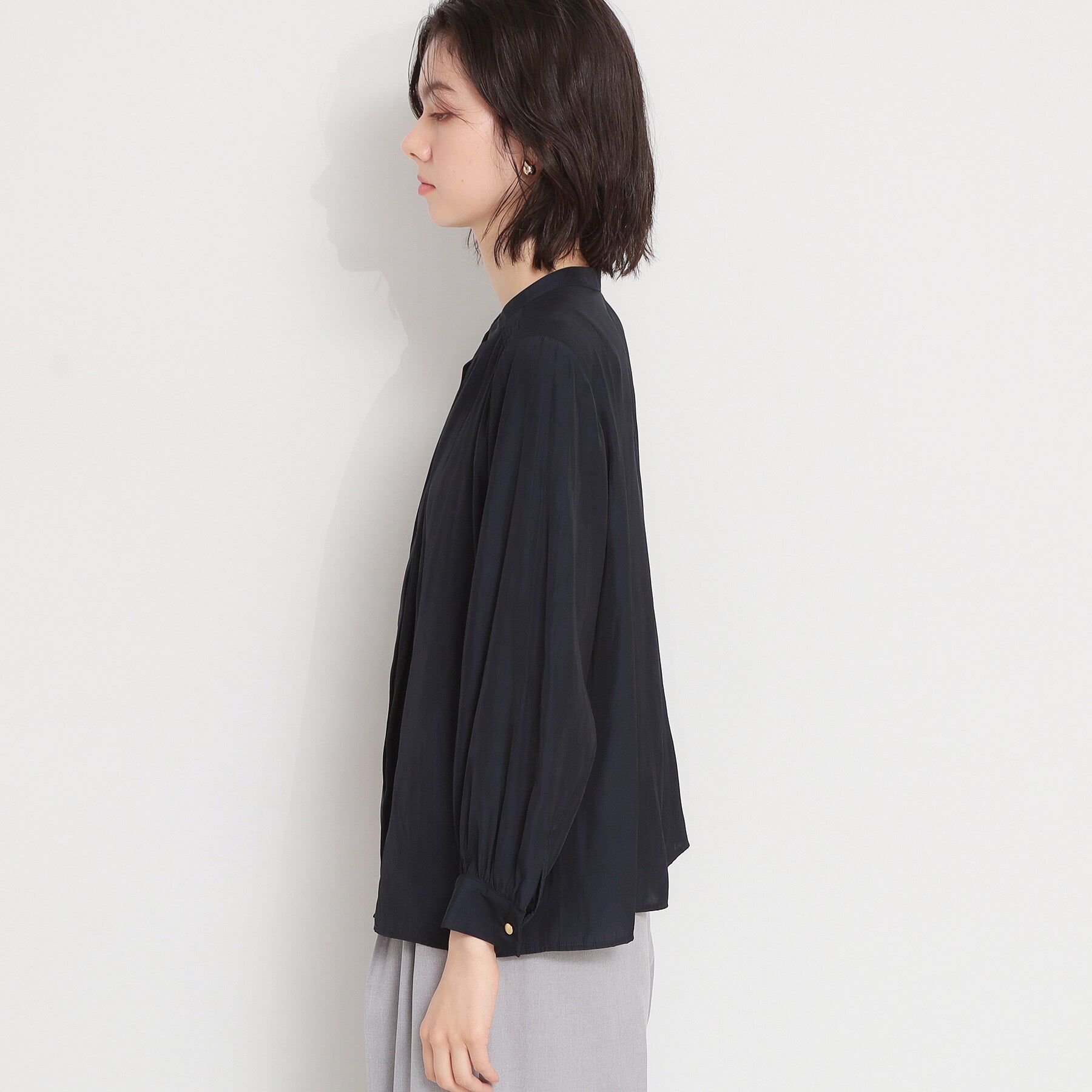 THE SHOP TK「【通勤スタイルに】ヴィンテージサテンギャザーブラウス」|シャツ・ブラウス|