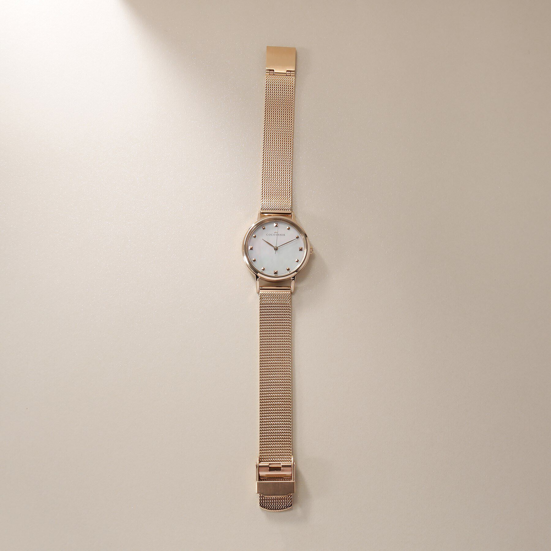 COCOSHNIK「RGラウンドメッシュベルト ウォッチ（白蝶貝）」|腕時計|