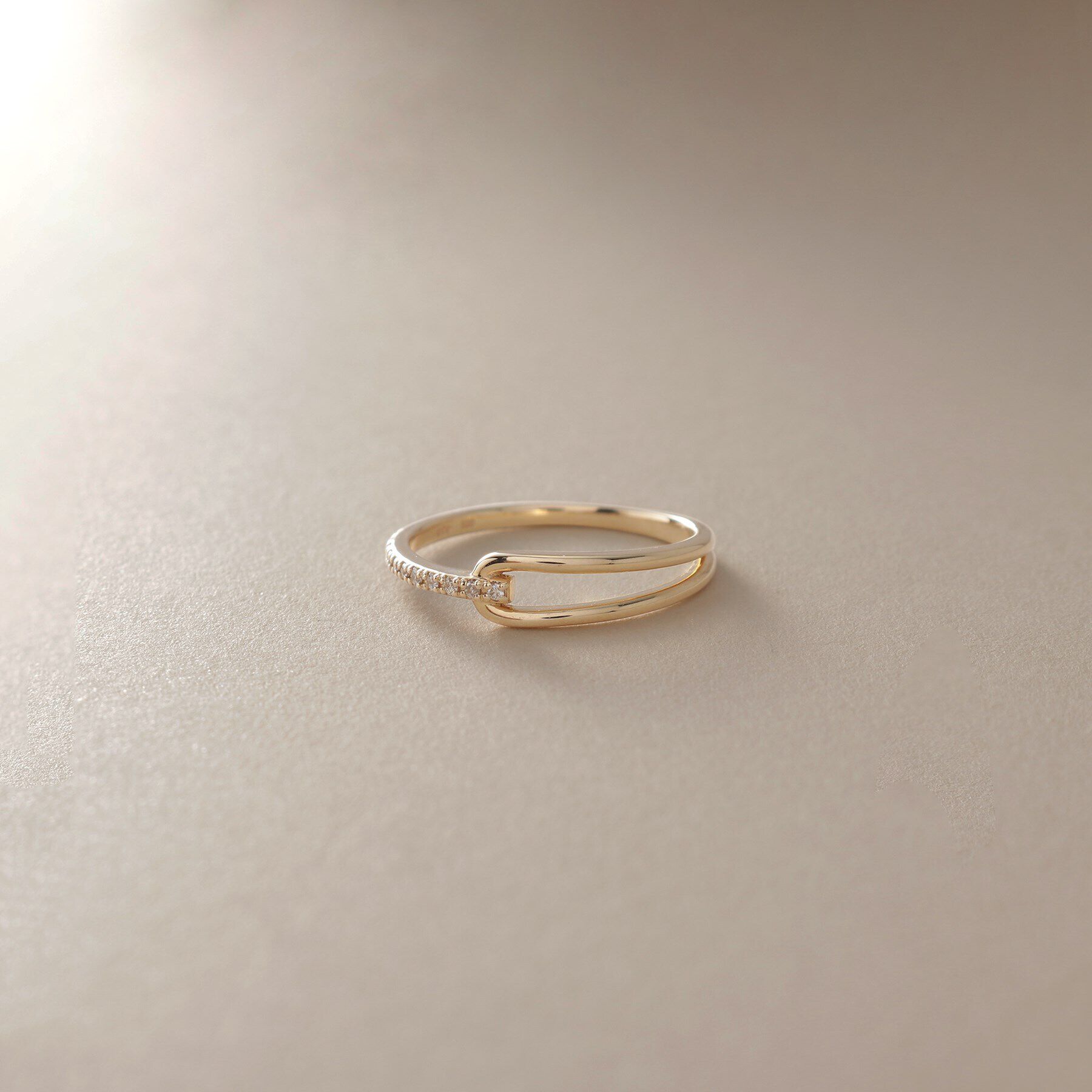 COCOSHNIK「K10ダイヤモンド ハーフノット リング」|リング|イエローゴールド(1