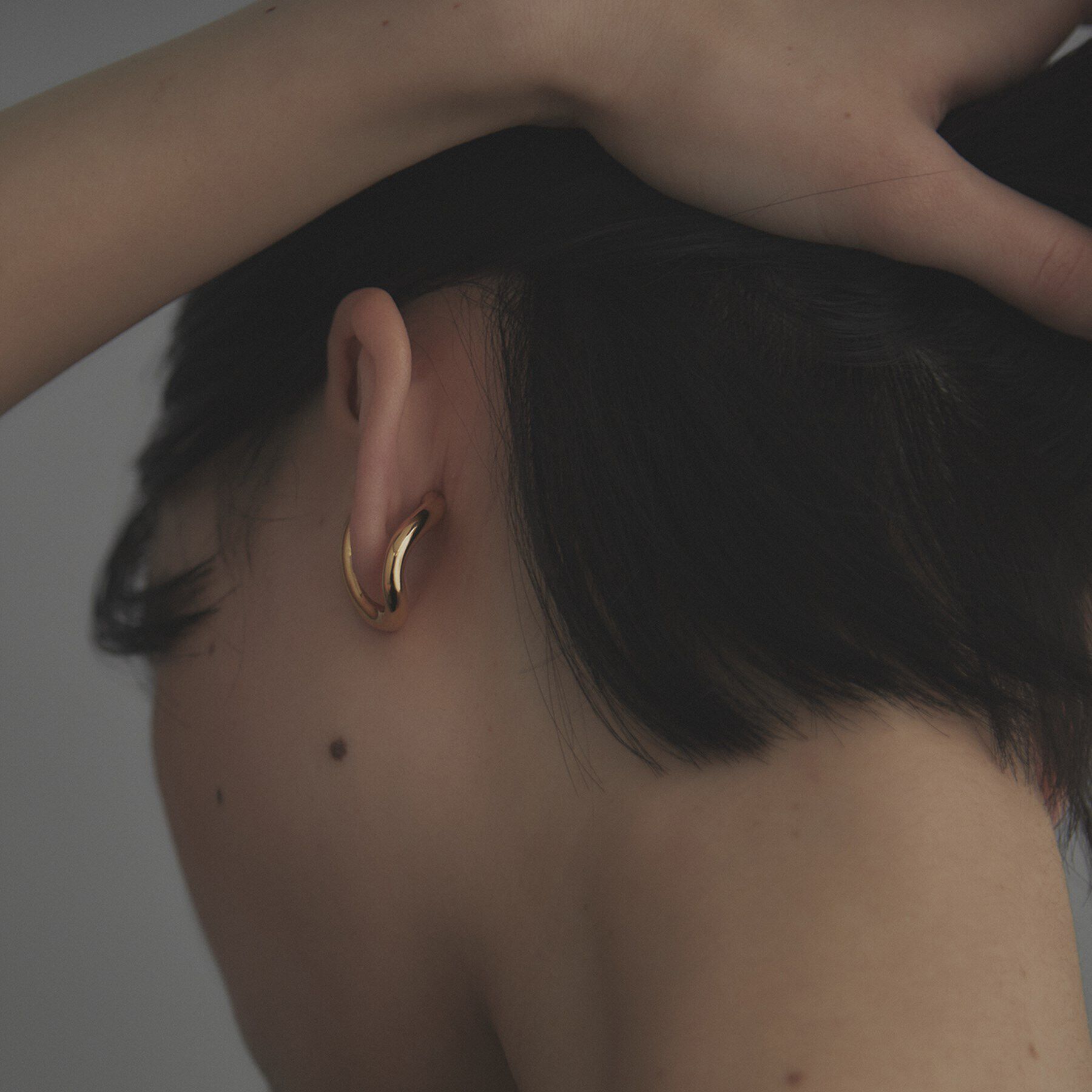 COCOSHNIK ONKITSCH「シルバー ボリュームSラインイヤーカフ GP」|イヤリング|