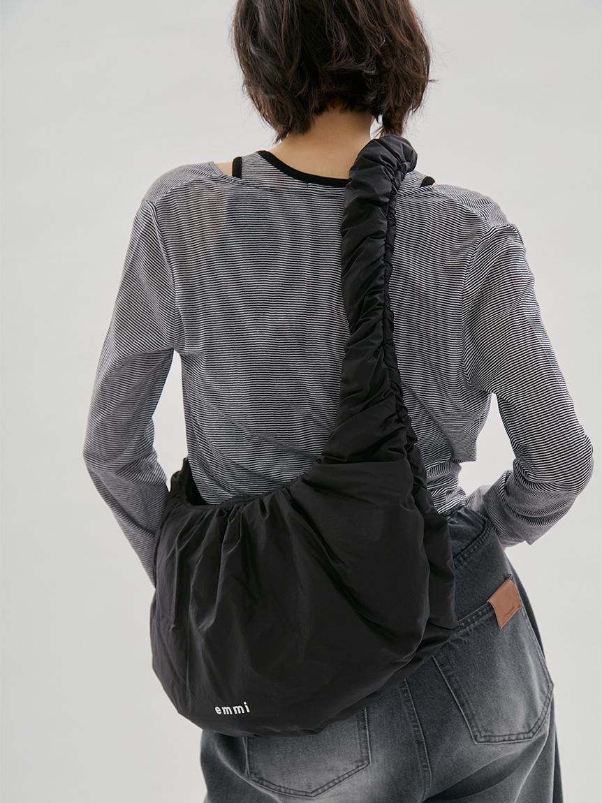 emmi atelier「ギャザーディテールショルダーバッグ/撥水」|ショルダー・メッセンジャー|