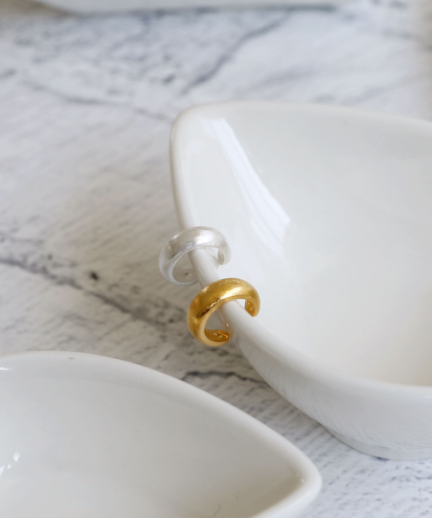 colleca la「[silver925]プランプ マットイヤーカフ〈金属アレルギー対応〉」|イヤーカフ|ゴールド