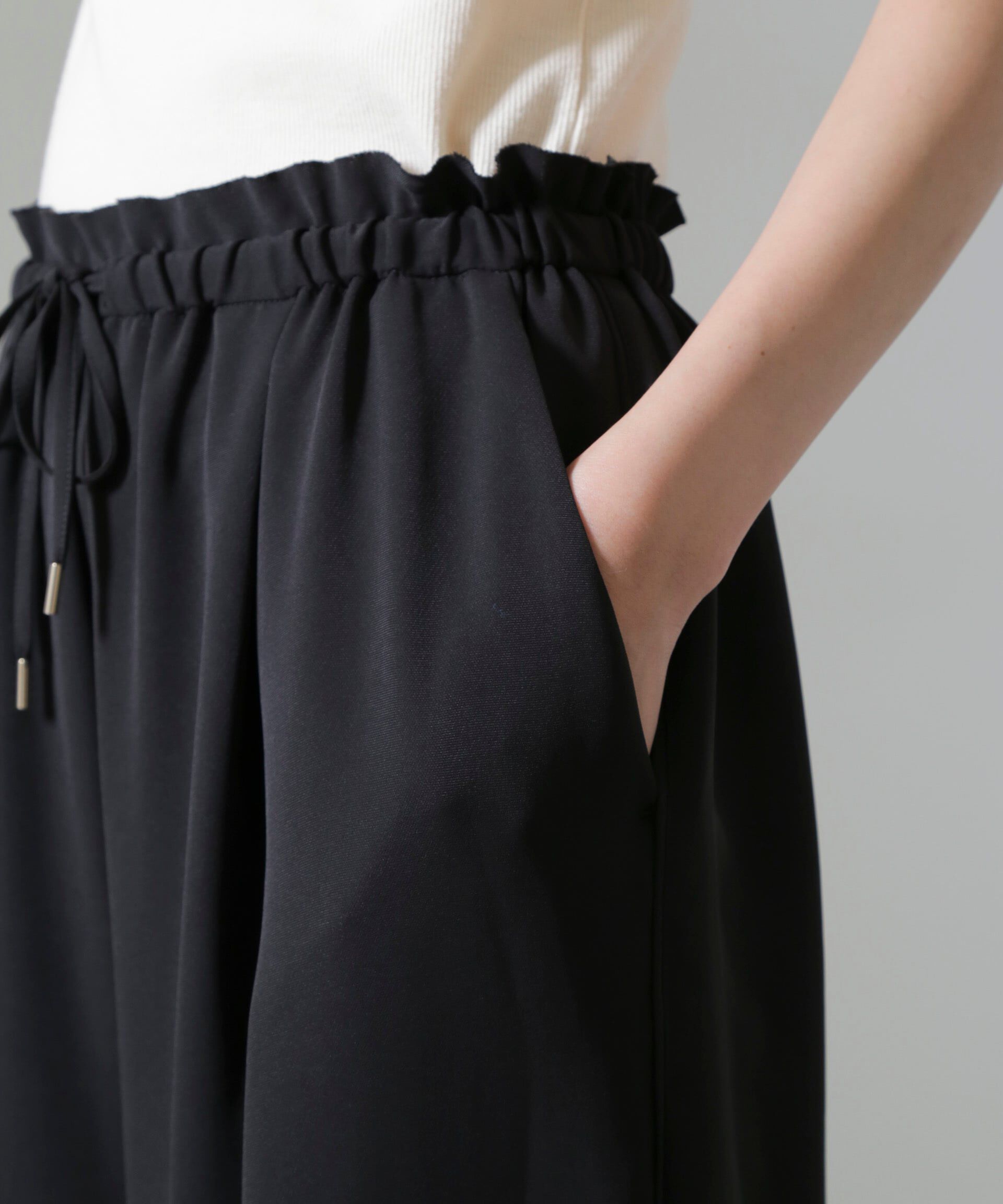 nano･universe「ドロストギャザーパンツ(セットアップ可)」|チノ|