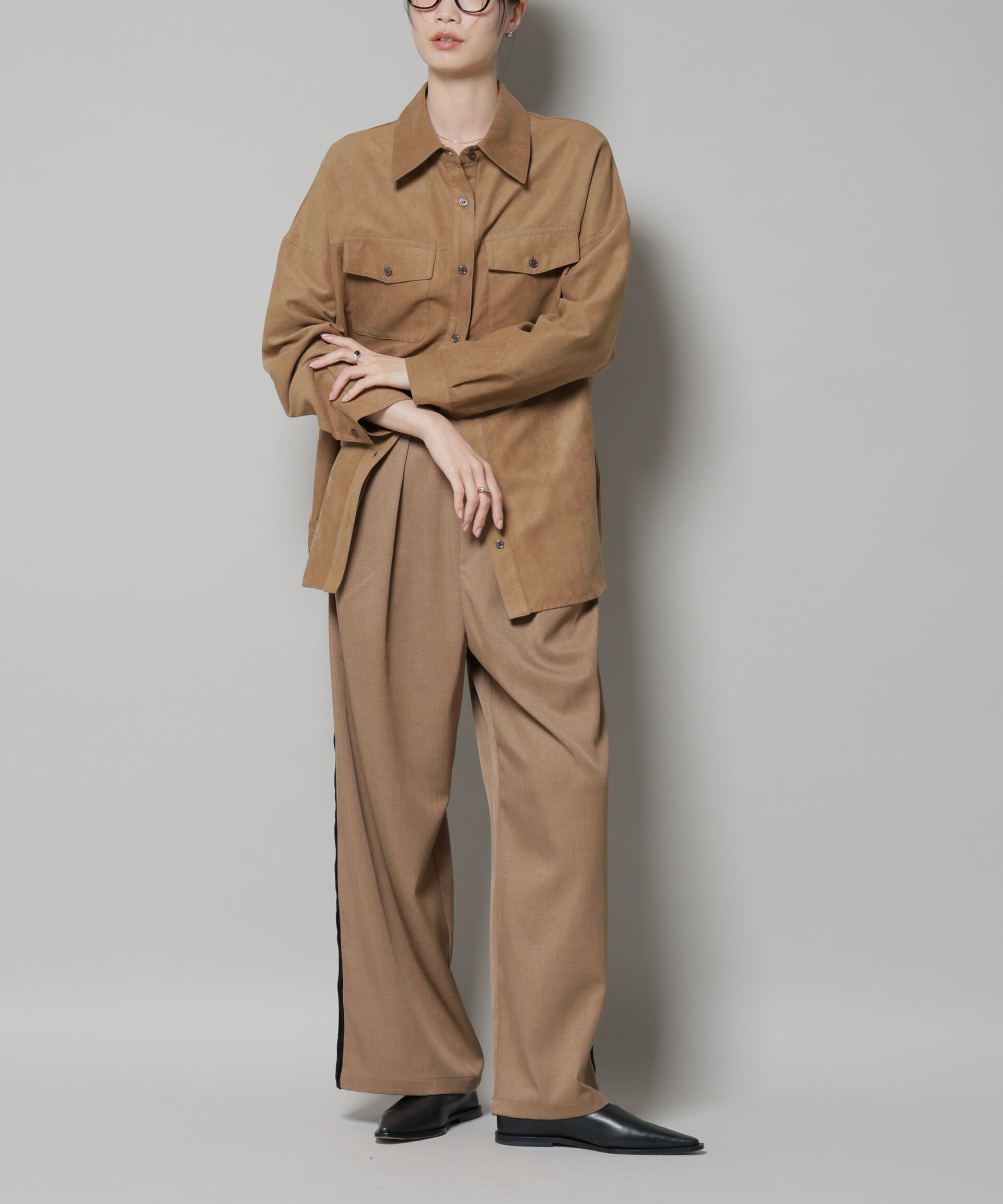 nano･universe「ベルベッドサイドラインパンツ」|チノ|D.ベージュ2