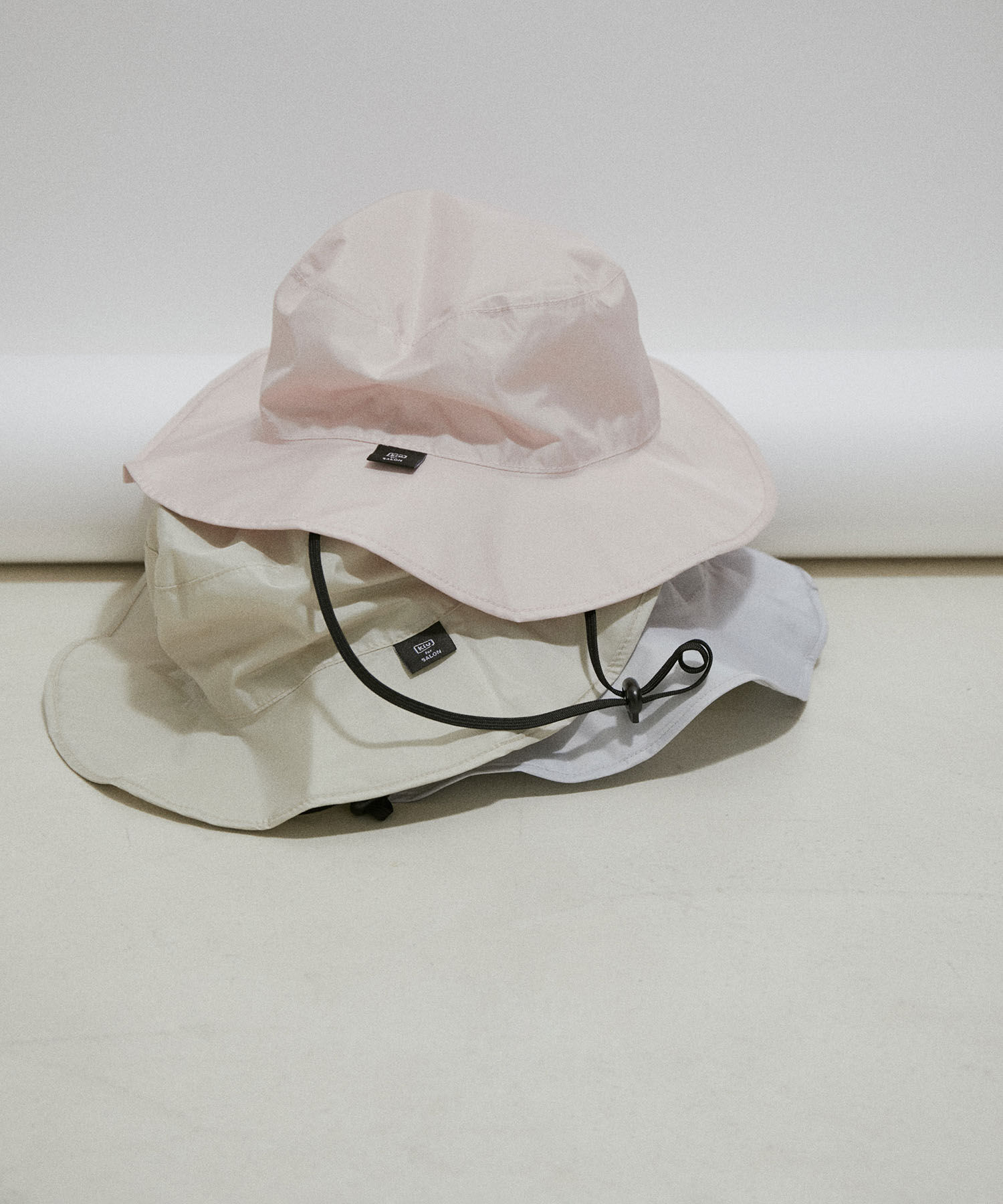 SALON adam et rope'「【KiU for SALON】[UV]別注パッカブルレインサファリハット」|ハット|ローズピンク(64)