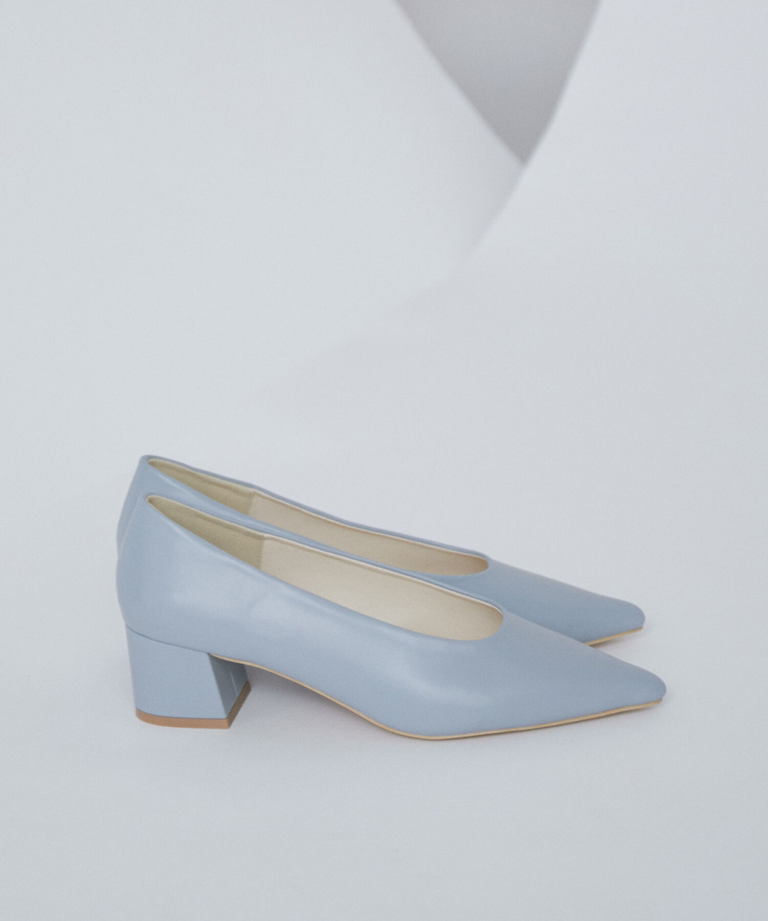 Juze「ポインテッドソフトパンプス」|パンプス|ブルー系(45)