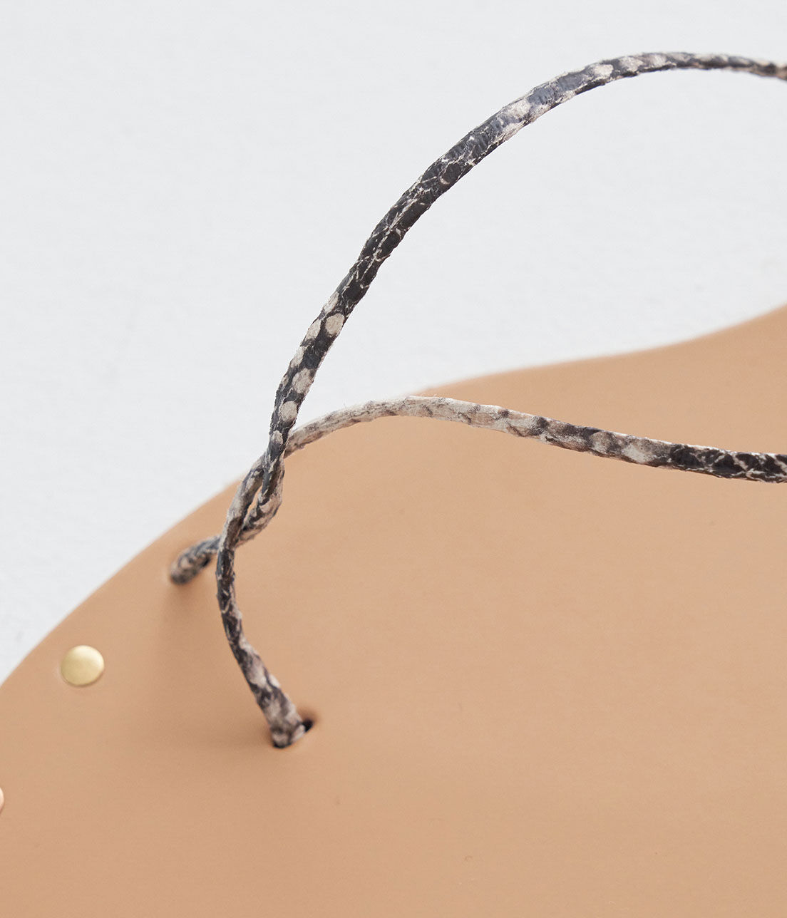 ROPE PICNIC PASSAGE「平スタッズツイストトングサンダル」|サンダル|