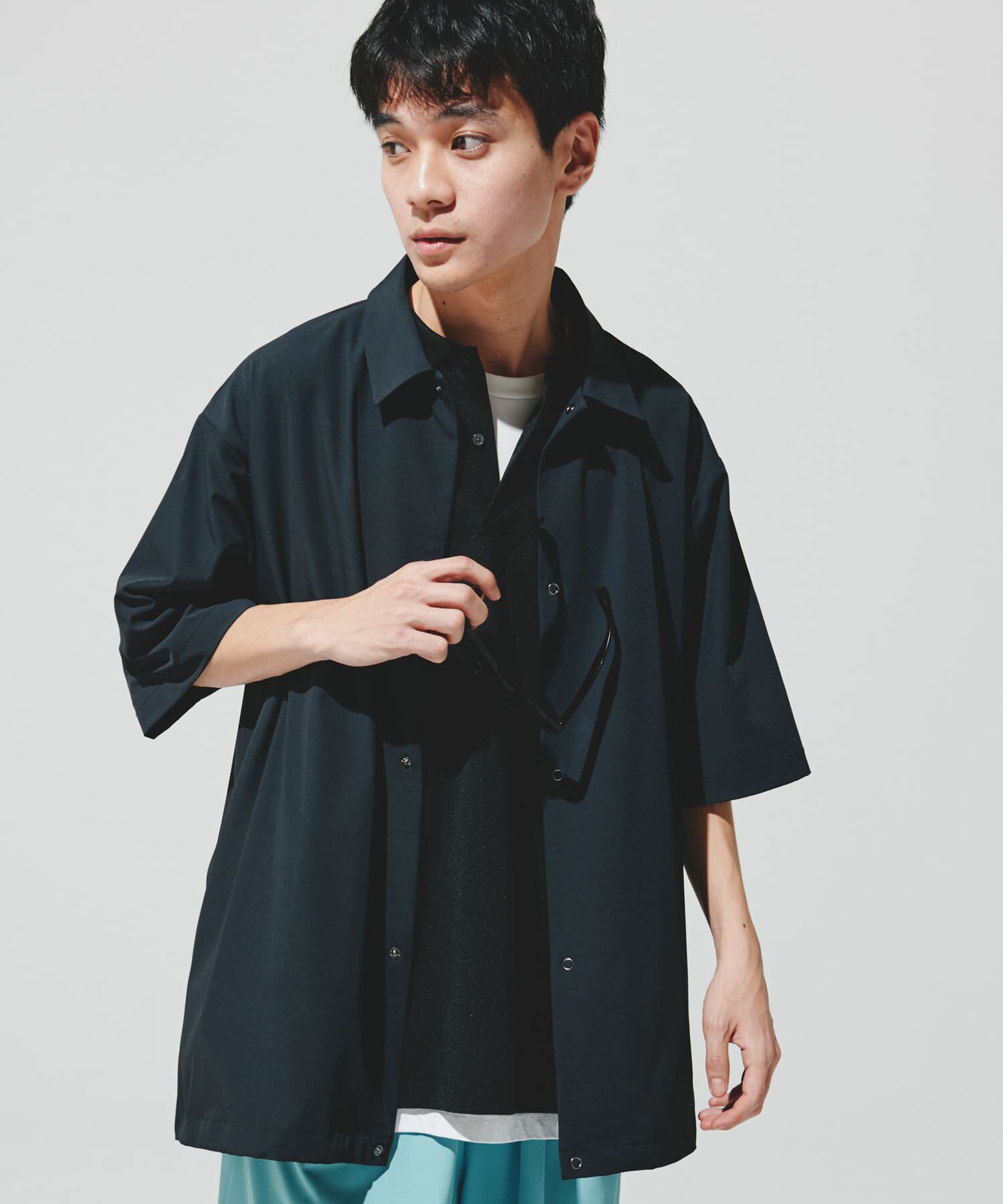 URBAN RESEARCH DOORS「『仁村紗和さん着用』『UR TECH』サマシェア シャツカーディガン」|シャツ・ブラウス|チャコールグレー