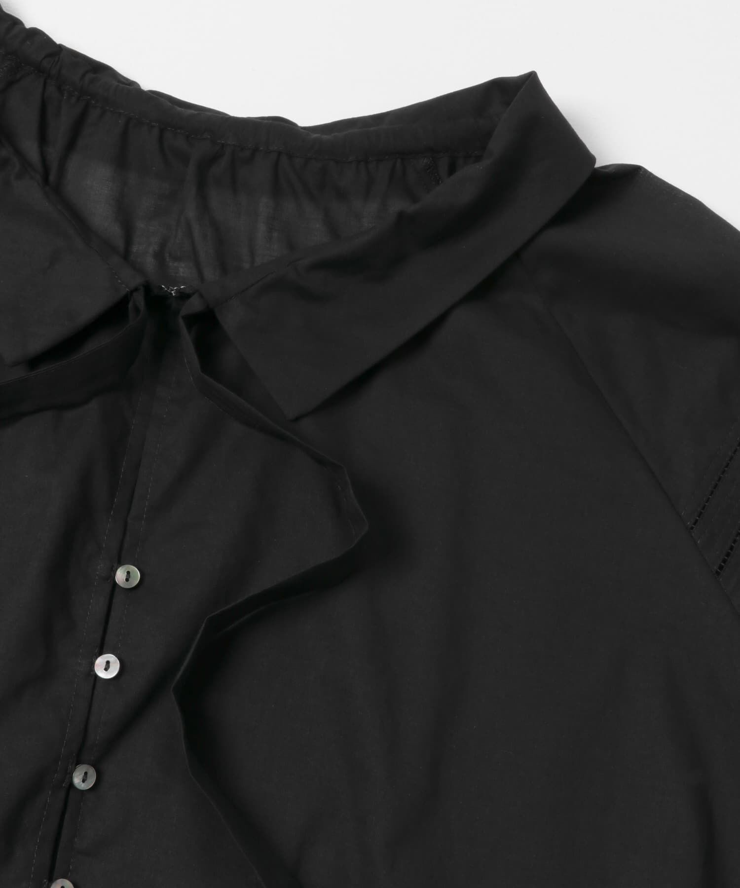 URBAN RESEARCH「ハーフスリーブフリルカラーブラウス」|シャツ・ブラウス|