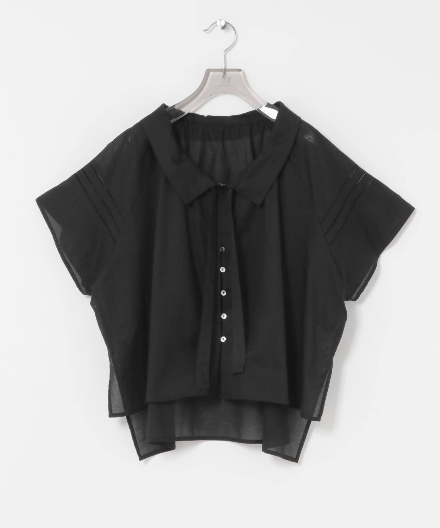 URBAN RESEARCH「ハーフスリーブフリルカラーブラウス」|シャツ・ブラウス|