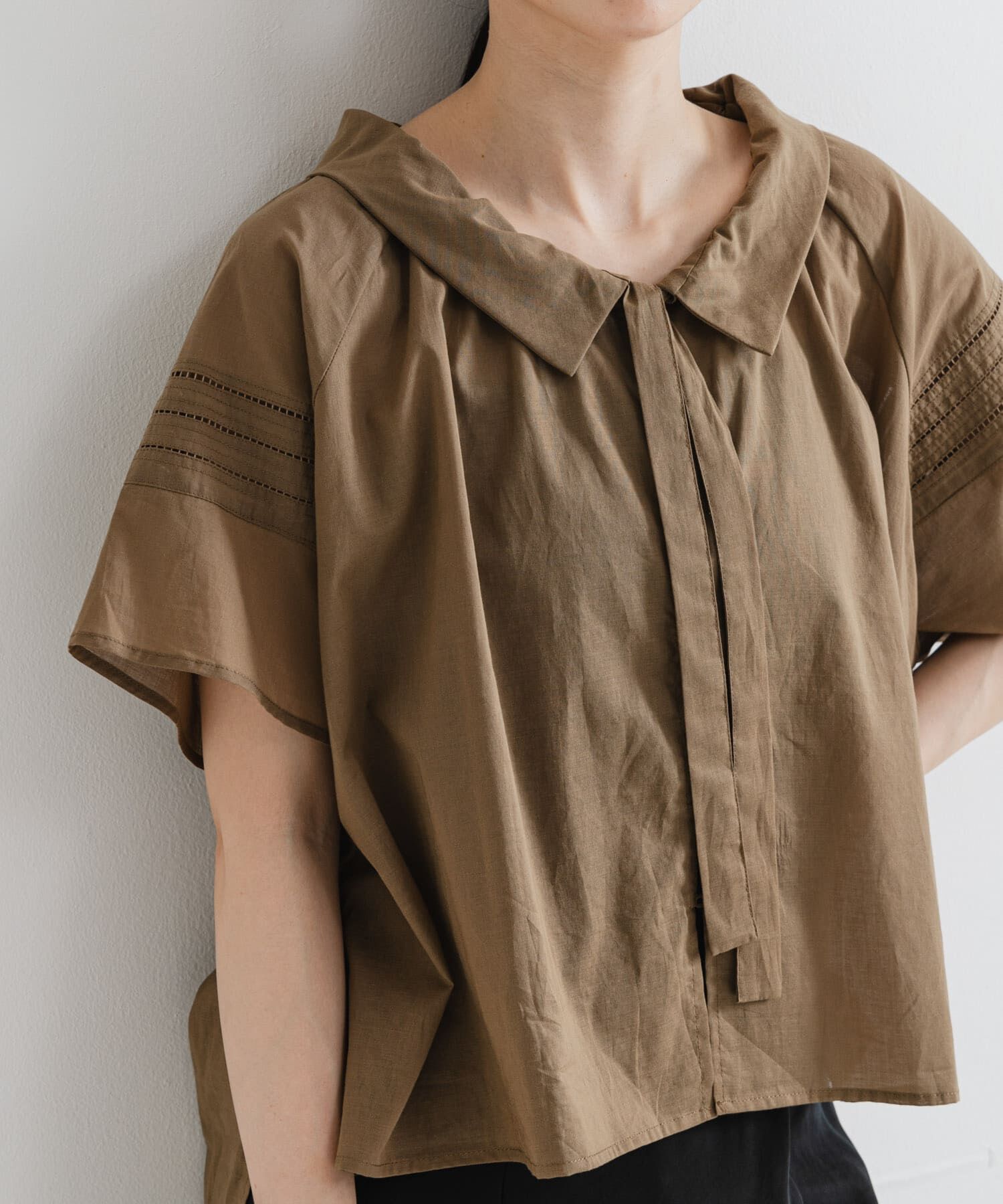 URBAN RESEARCH「ハーフスリーブフリルカラーブラウス」|シャツ・ブラウス|グリーン系その他