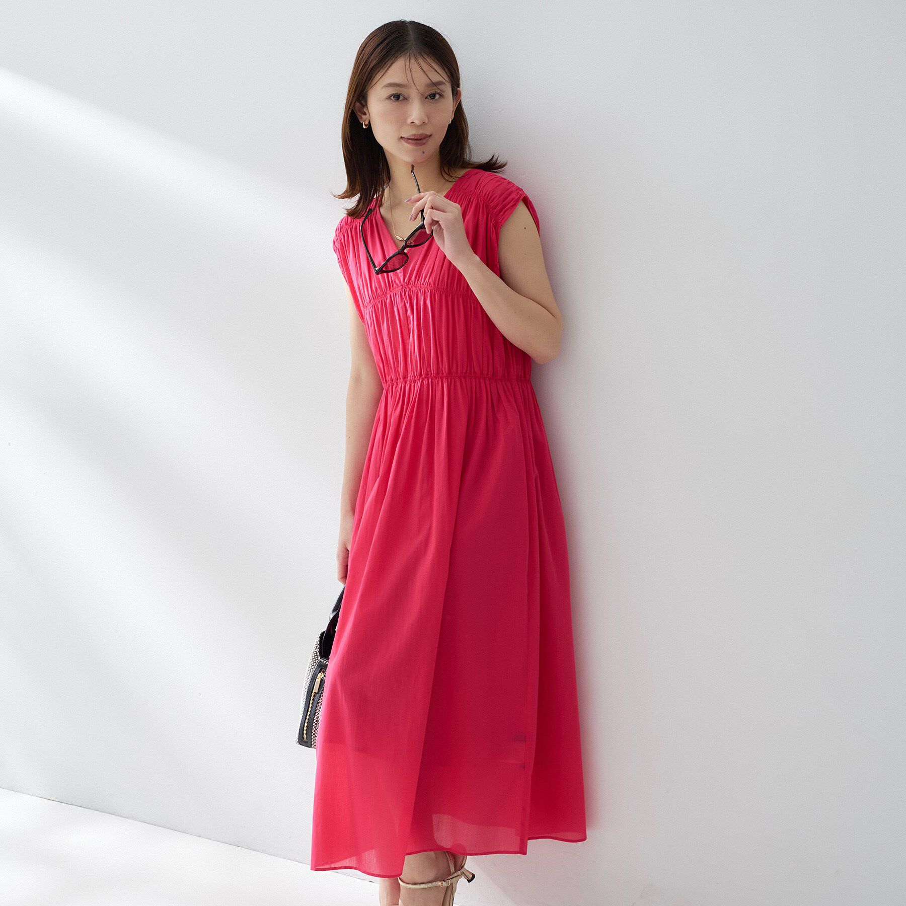 UNTITLED「シャーリングロングワンピース」|ワンピース|ピンク(073)