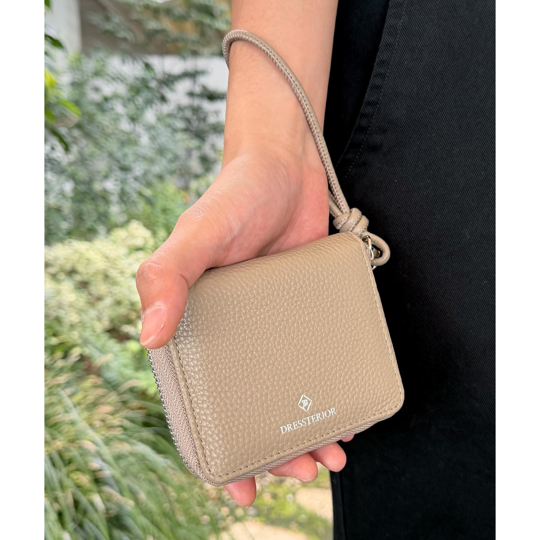 DRESSTERIOR「ハンドストラップ ミニウォレット」|財布|ベージュ(052)