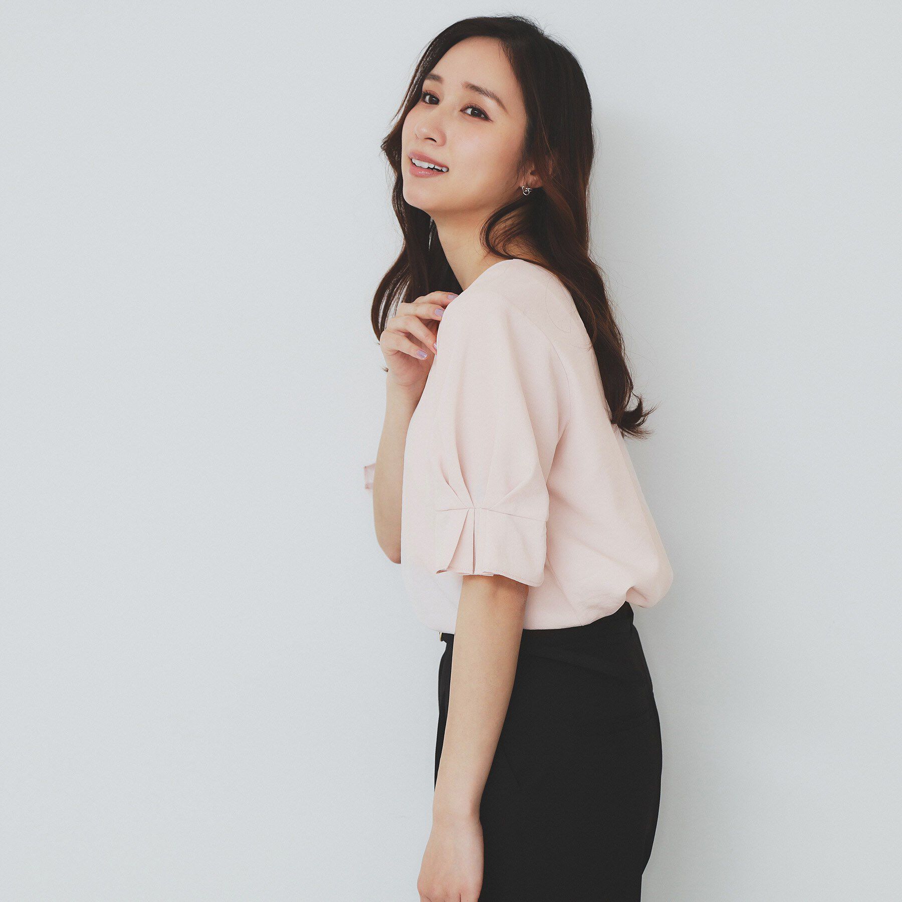 index「《8色展開/XS-LLサイズ》タックパフスリーブブラウス【洗濯機洗い可/吸水速乾/防シワ/抗ピル】」|シャツ・ブラウス|