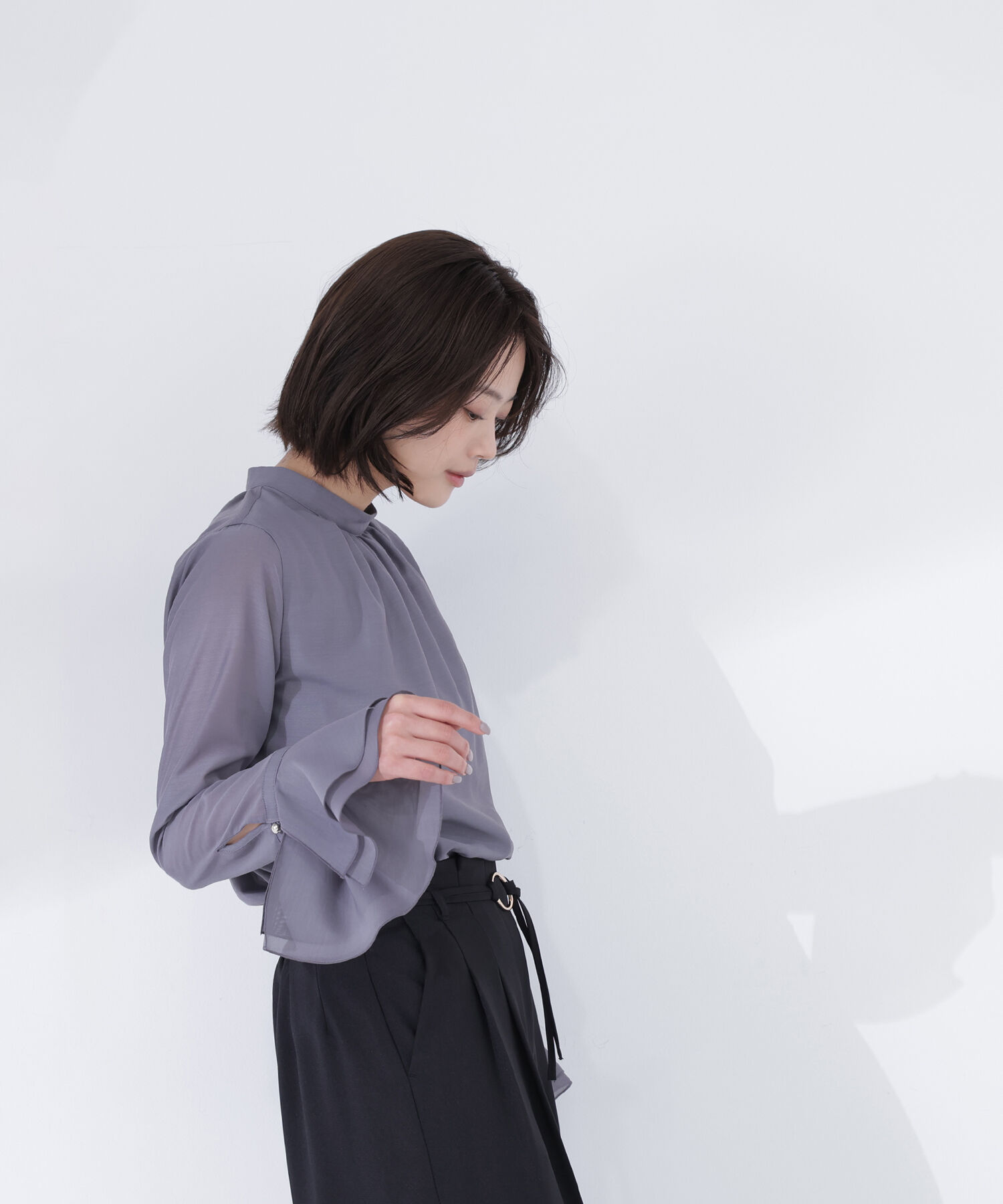  「フレアカフスシアーブラウス」|シャツ・ブラウス|チャコール1