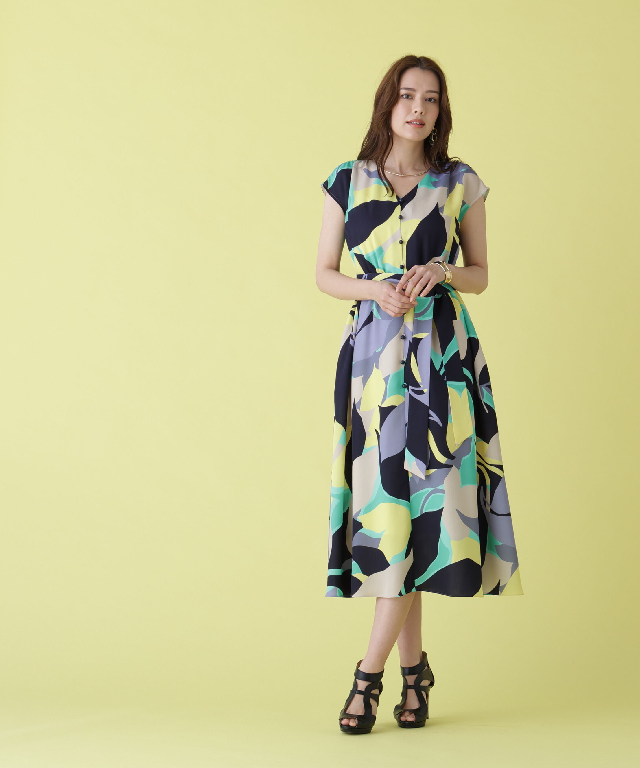  「シェードリーフプリントギャザーワンピース」|ワンピース|