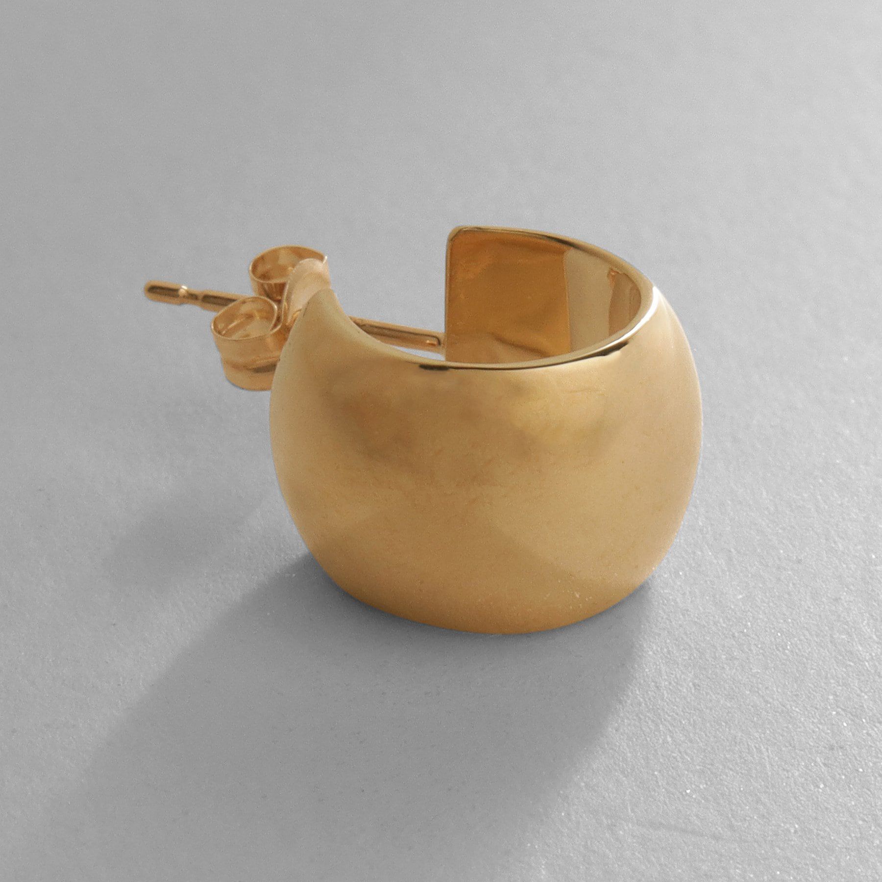 COCOSHNIK「K10中空平甲フープ スタッドピアス」|ピアス|