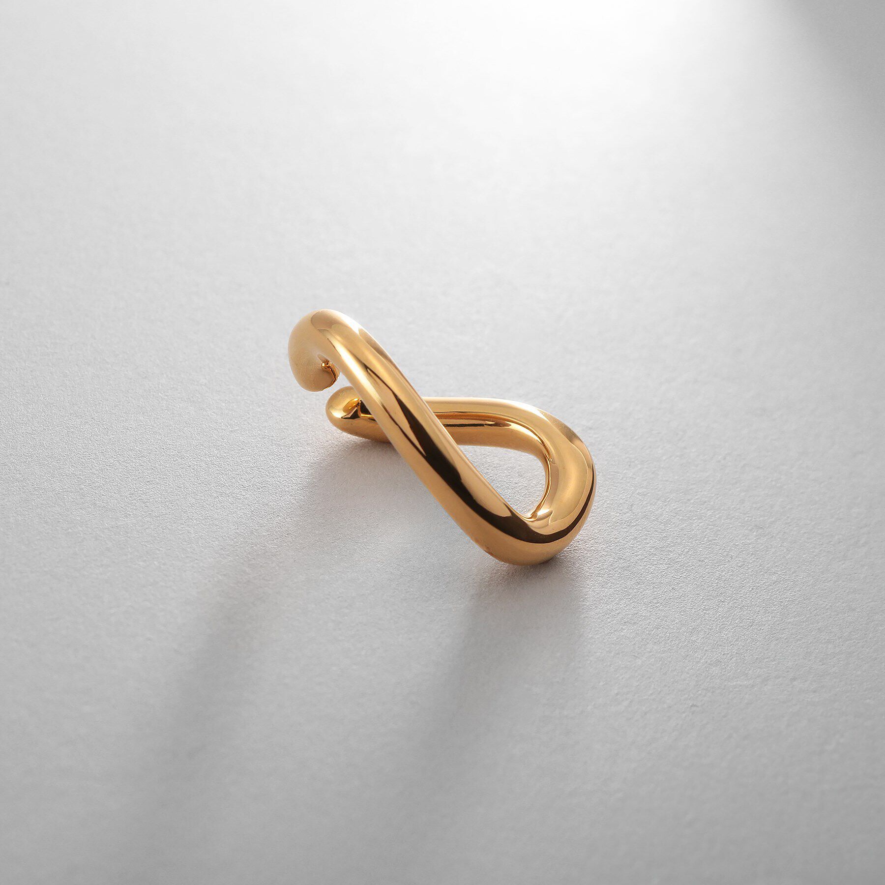 COCOSHNIK ONKITSCH「シルバー ボリュームSラインイヤーカフ GP」|イヤリング|