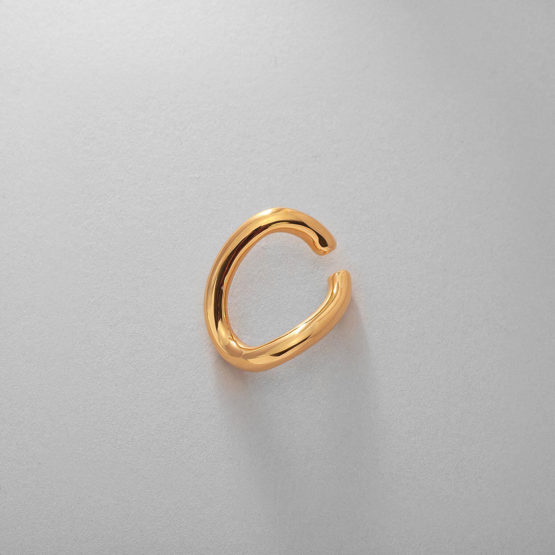 COCOSHNIK ONKITSCH「シルバー ボリュームSラインイヤーカフ GP」|イヤリング|