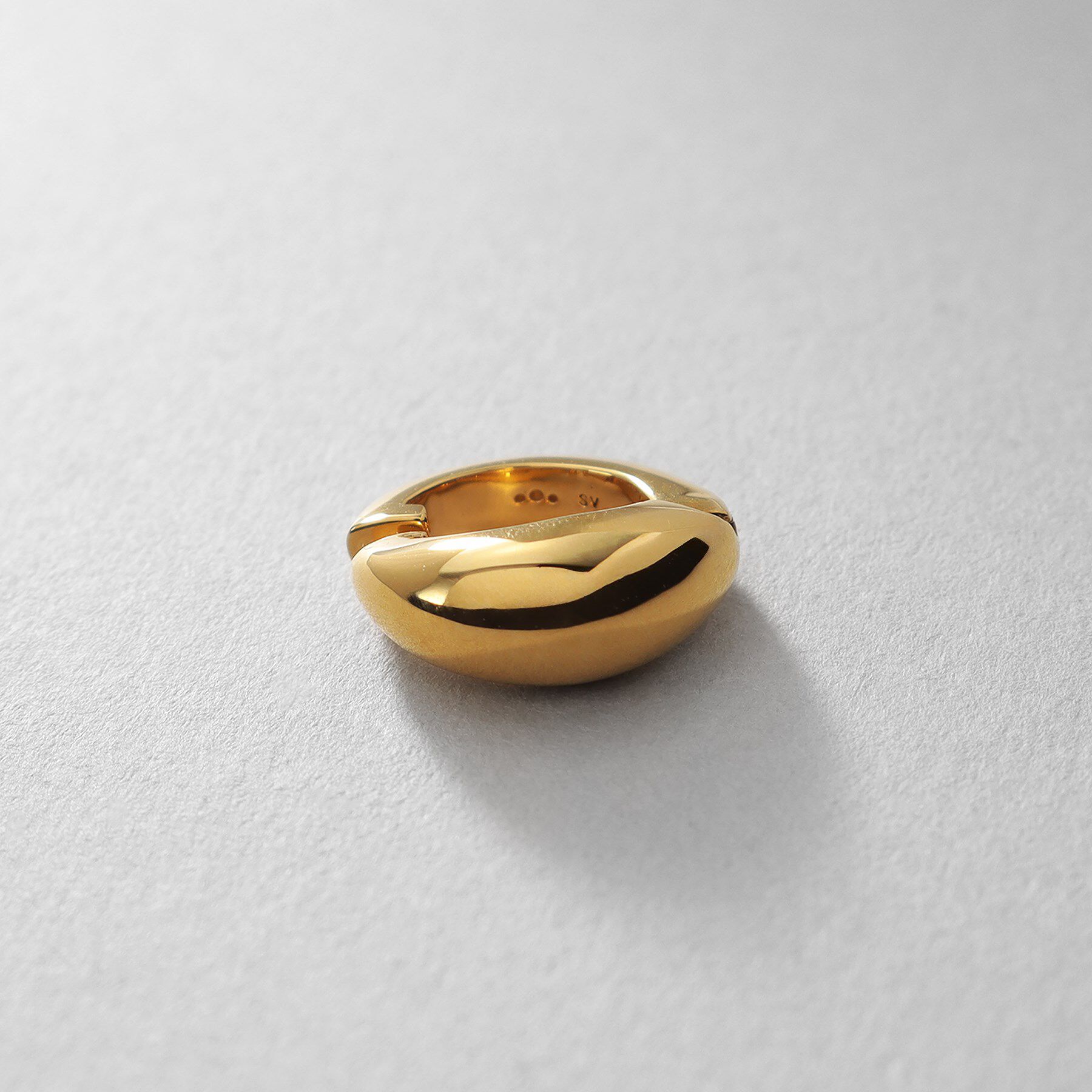 COCOSHNIK ONKITSCH「シルバー ハギーイヤリング マーキス GP」|イヤリング|