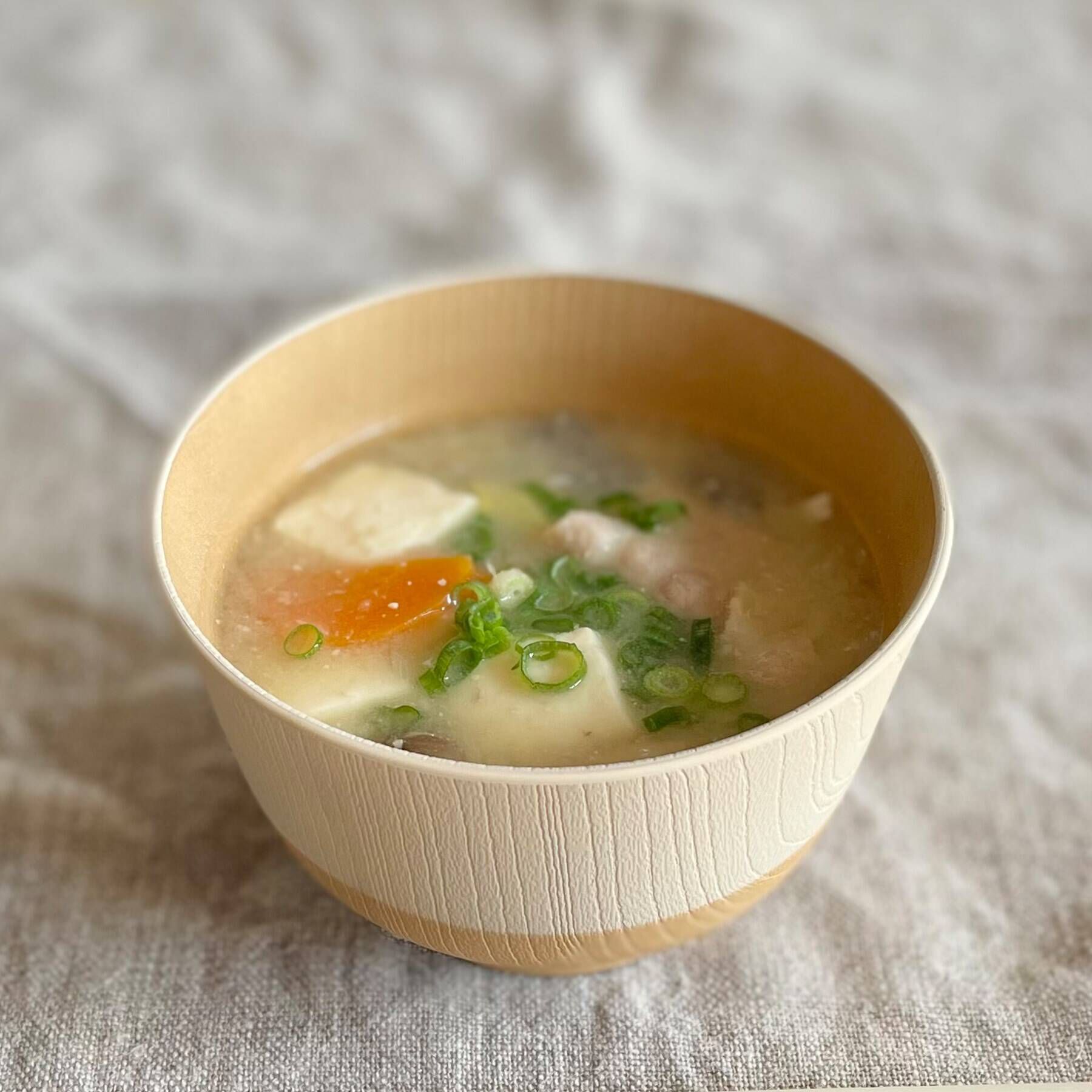 212 KITCHEN STORE「やさしい彩 抗菌羽反汁椀 キナリ色」|食器・キッチングッズ|