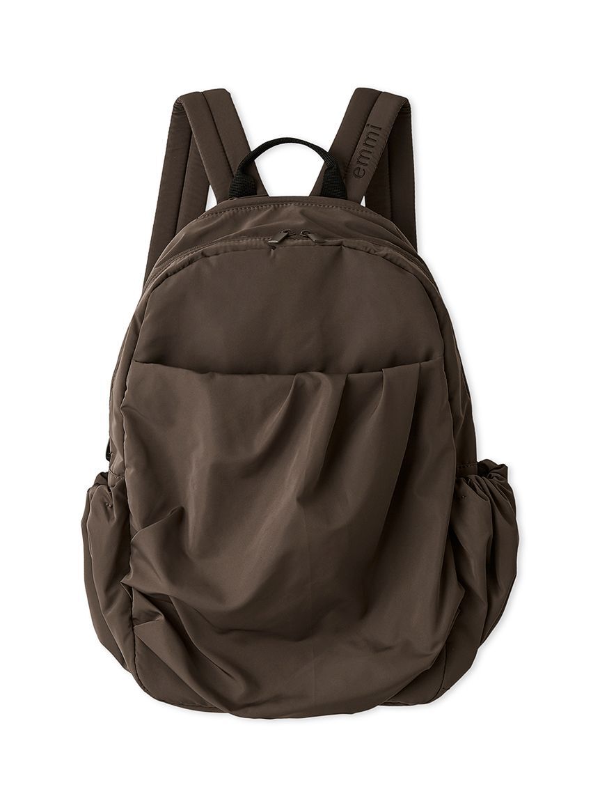 emmi atelier「【ONLINE限定カラー】eco 撥水ギャザーボディーバックパック」|リュック|