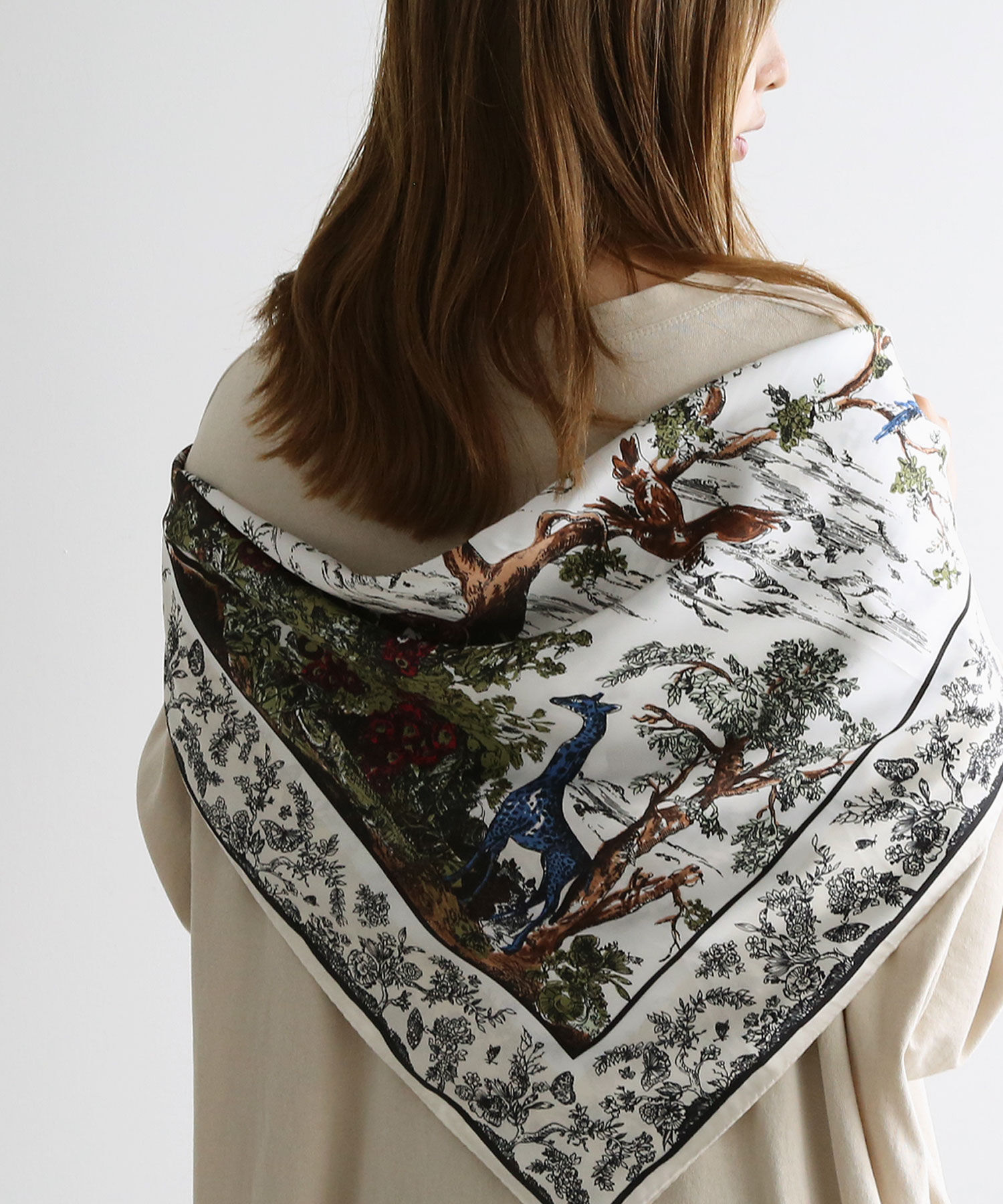 colleca la「ガーデンアート柄 大判スカーフ」|バンダナ・スカーフ|アイボリー