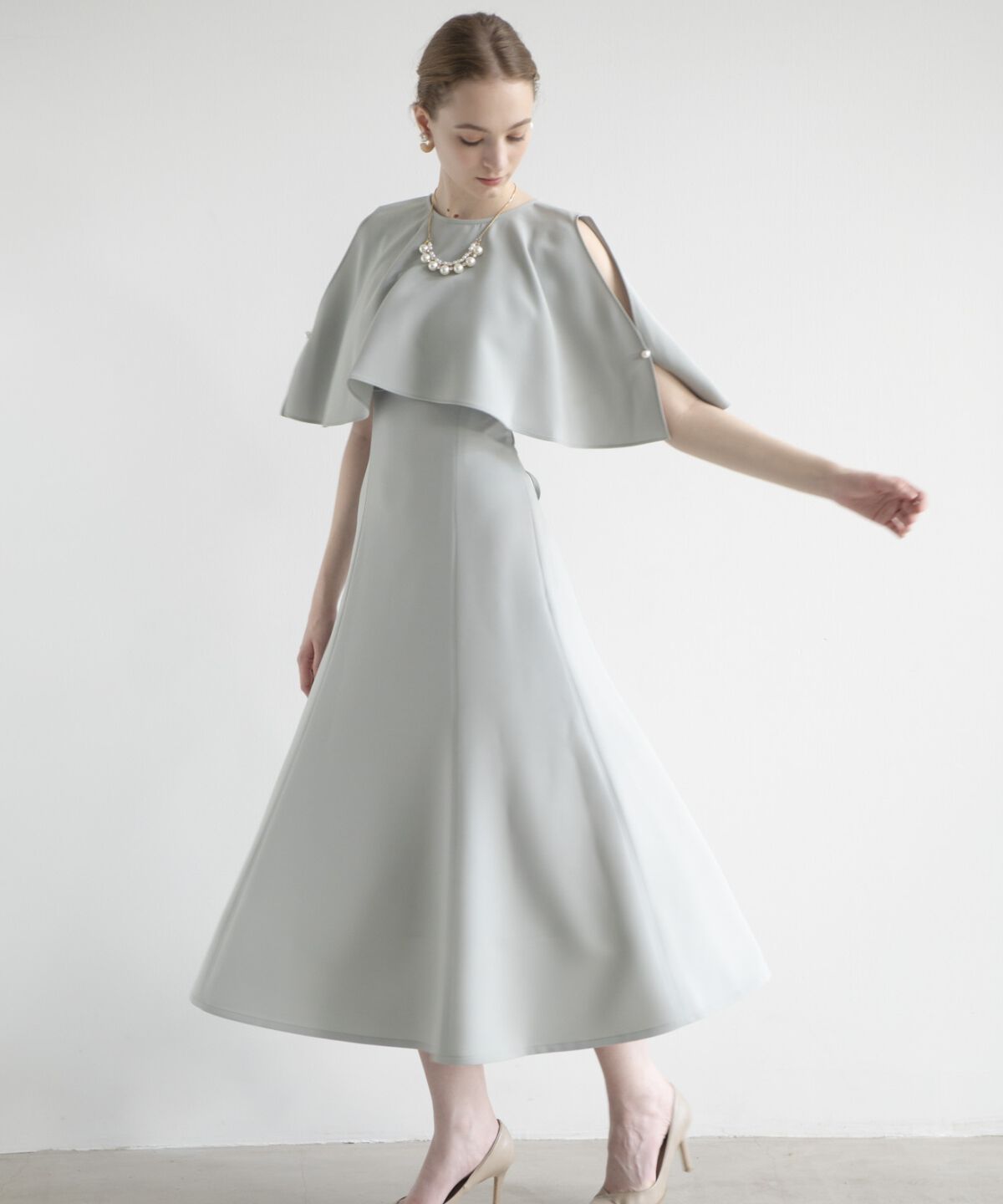 アンドクチュール「ケープレイヤードクルーネックドレス」|ドレス|