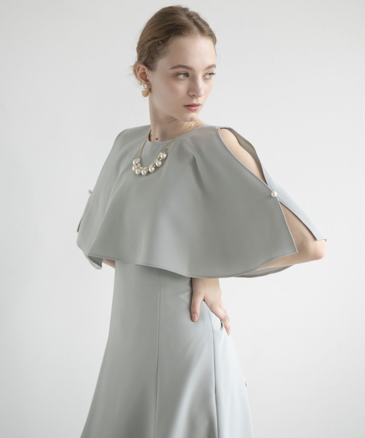 アンドクチュール「ケープレイヤードクルーネックドレス」|ドレス|