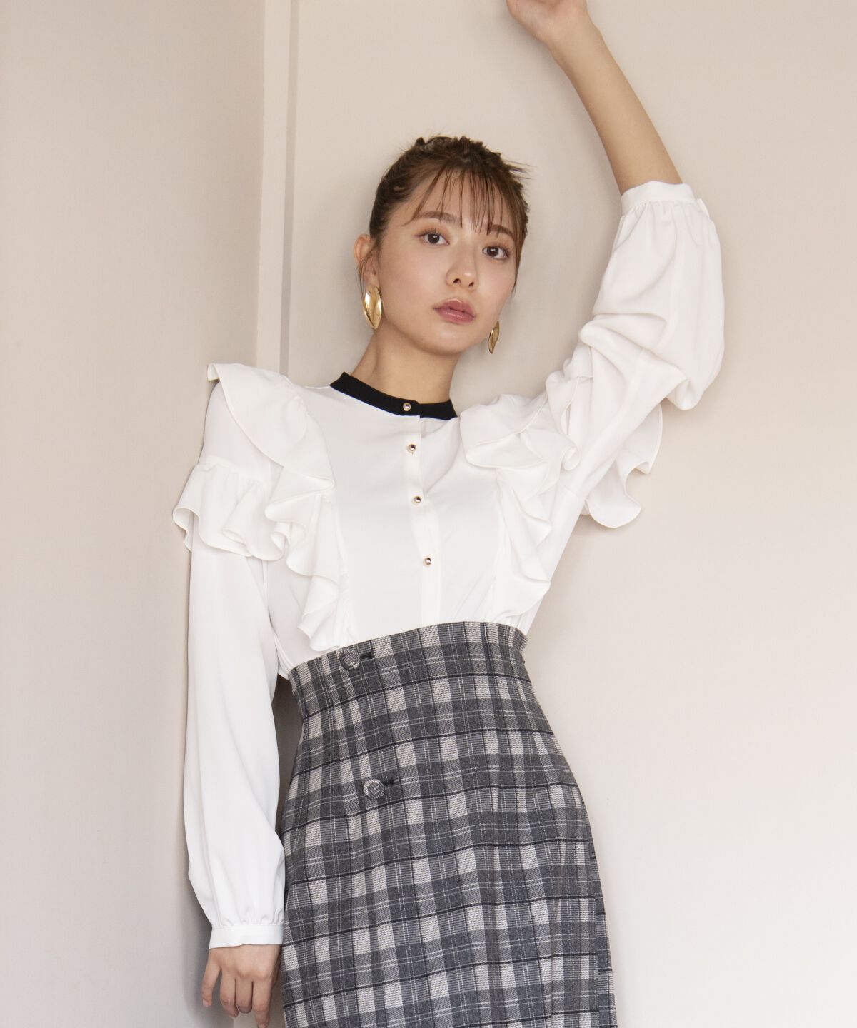 アンドクチュール「ダブルフリル配色ハイカラーブラウス」|シャツ・ブラウス|